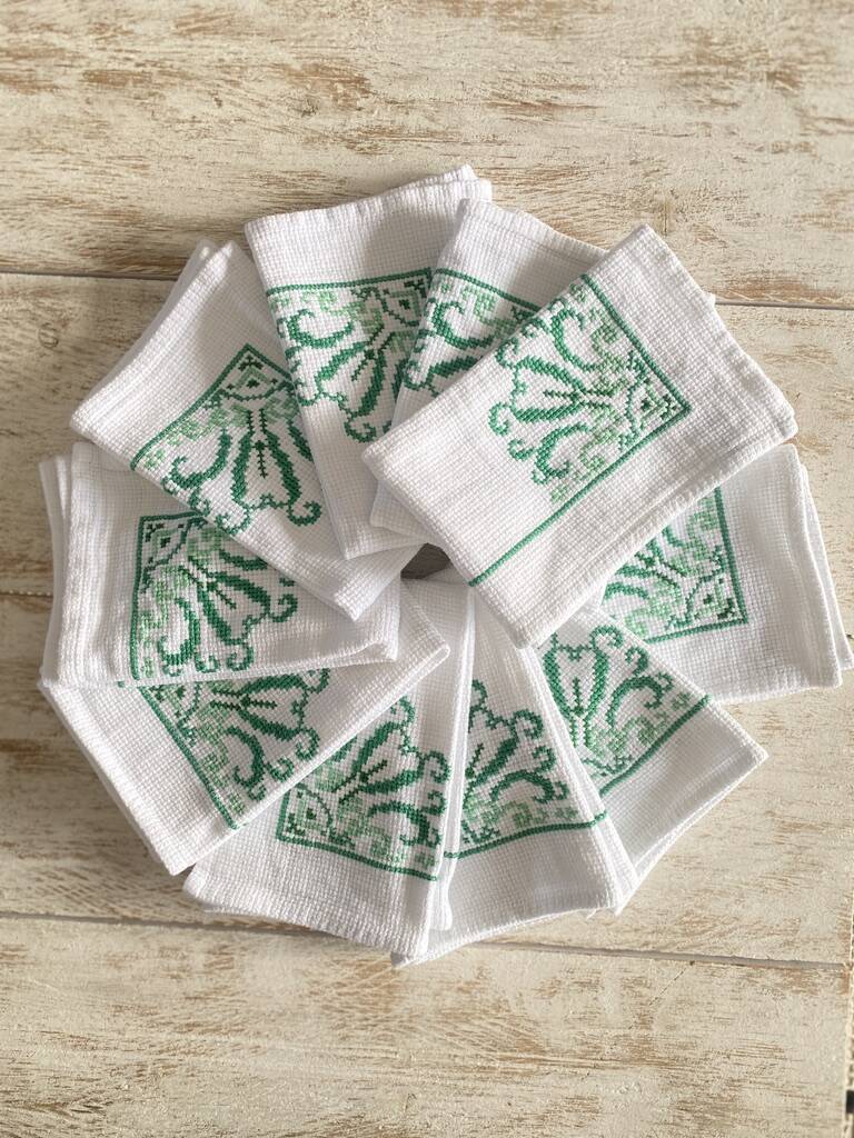 Large tablecloth and its 10 old napkins embroidered with cross stitch - 210x120 - cotton