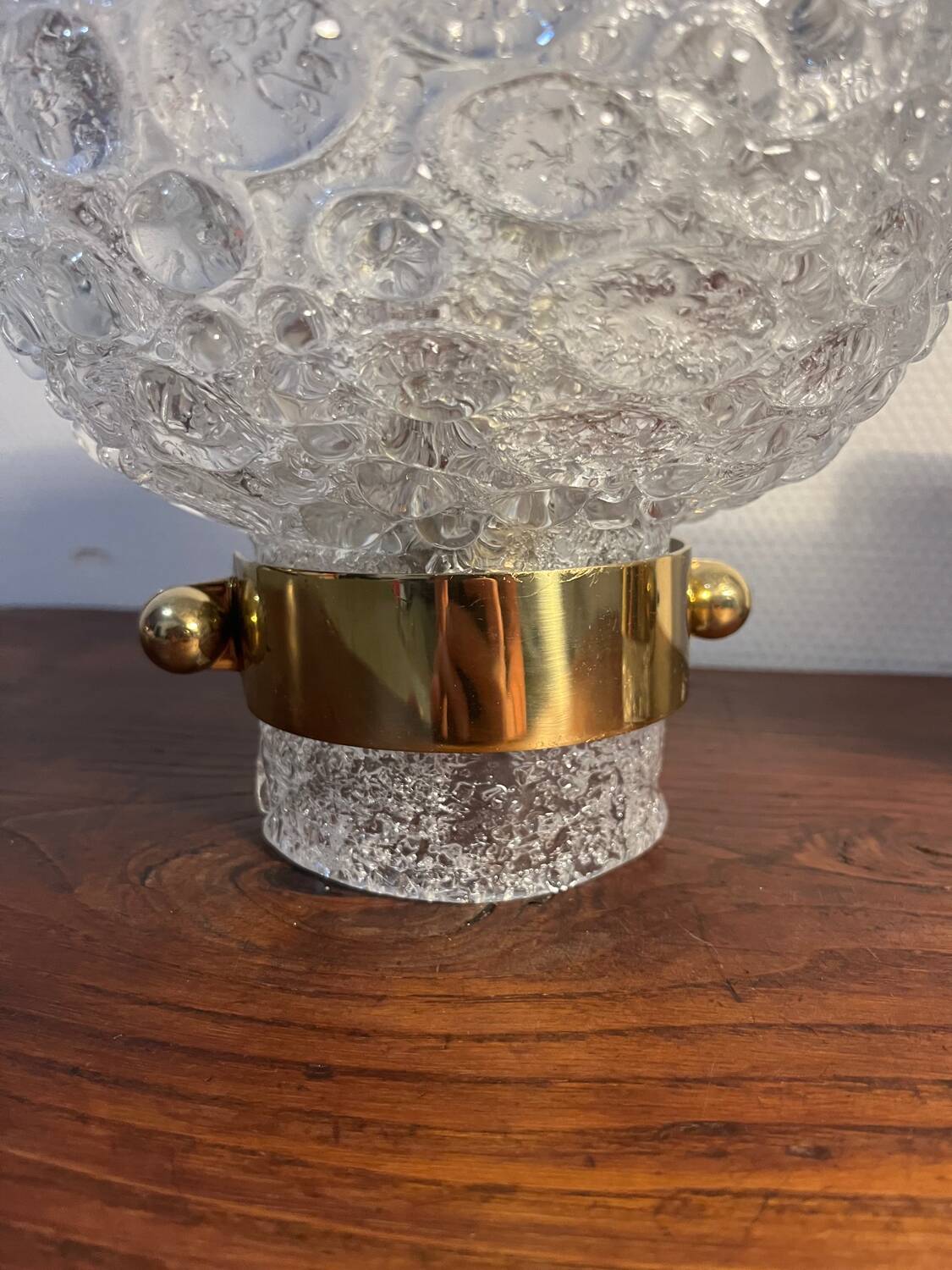 Paire d’appliques murales vintage en verre de glace et laiton – Années
