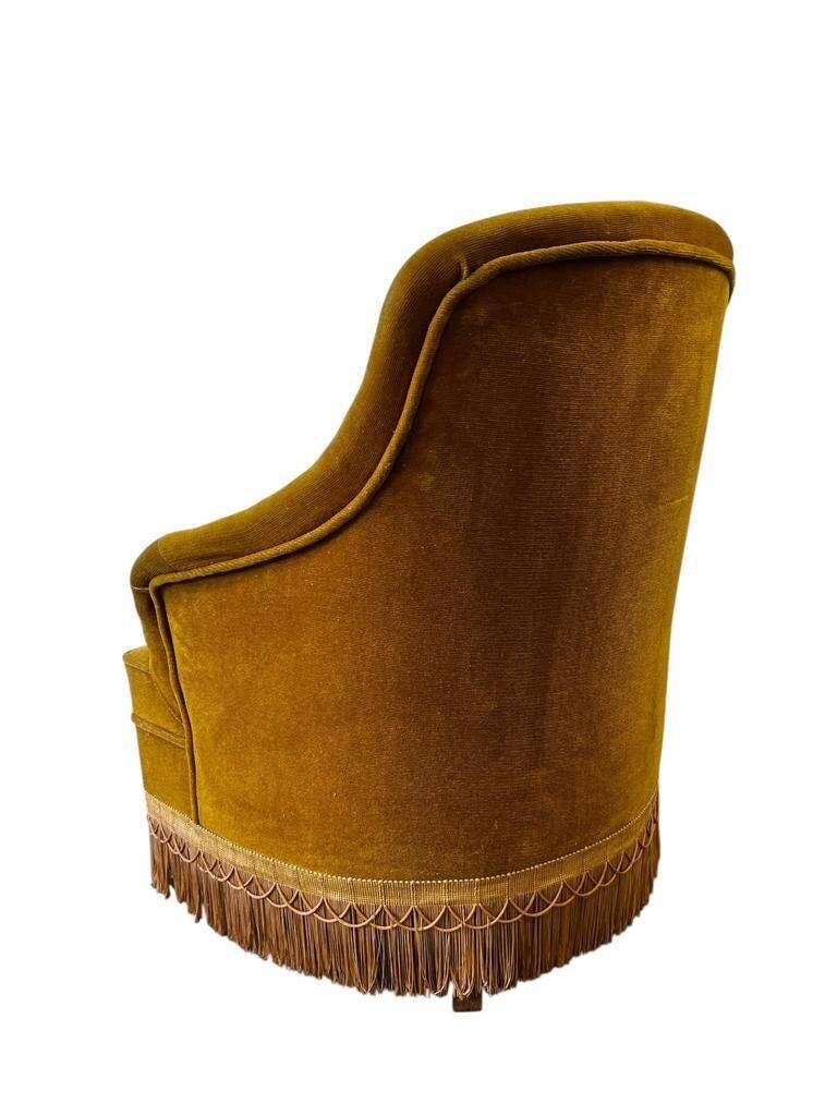 Vintage one-seater armchair with fringes