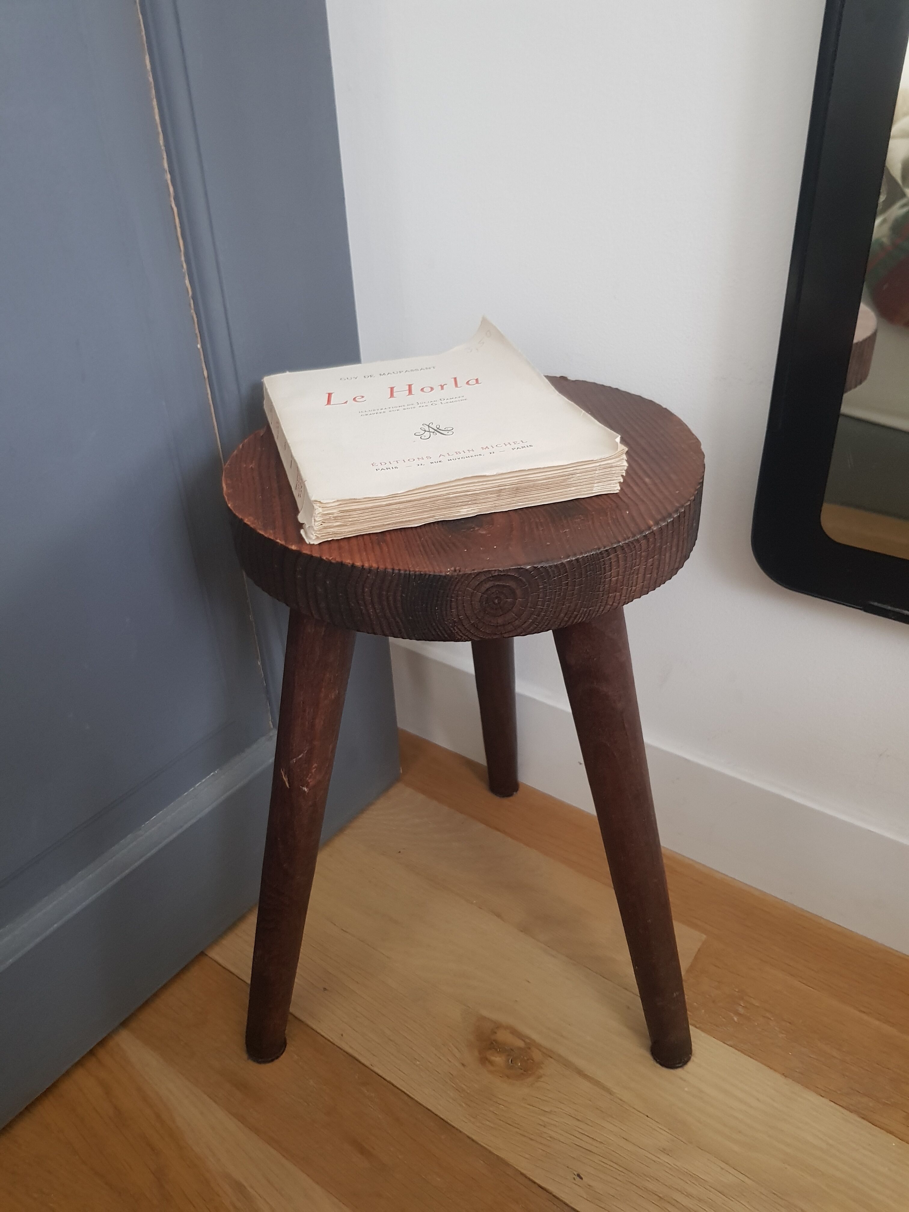 Tripod stool