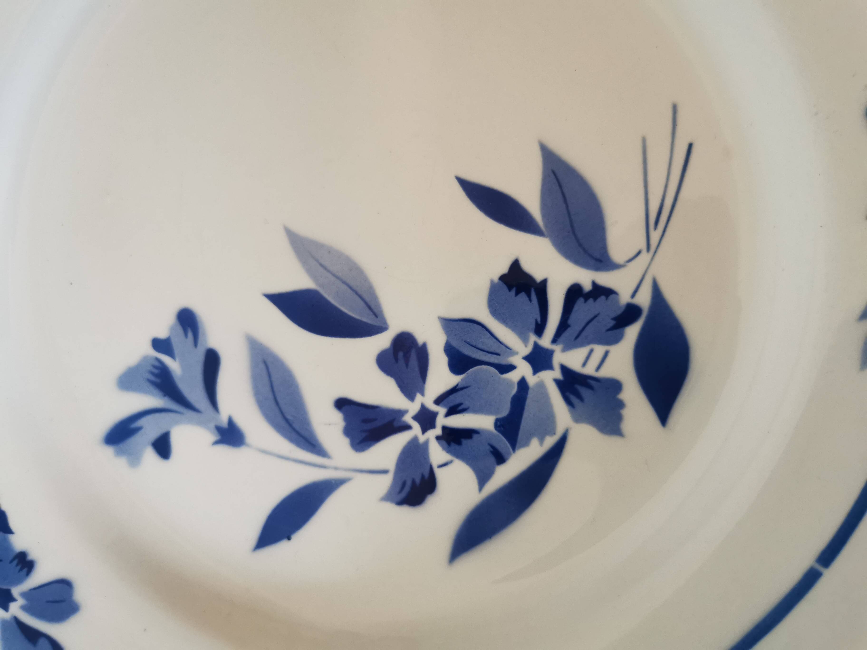 set of 7 Creil and Montereau flat plates,