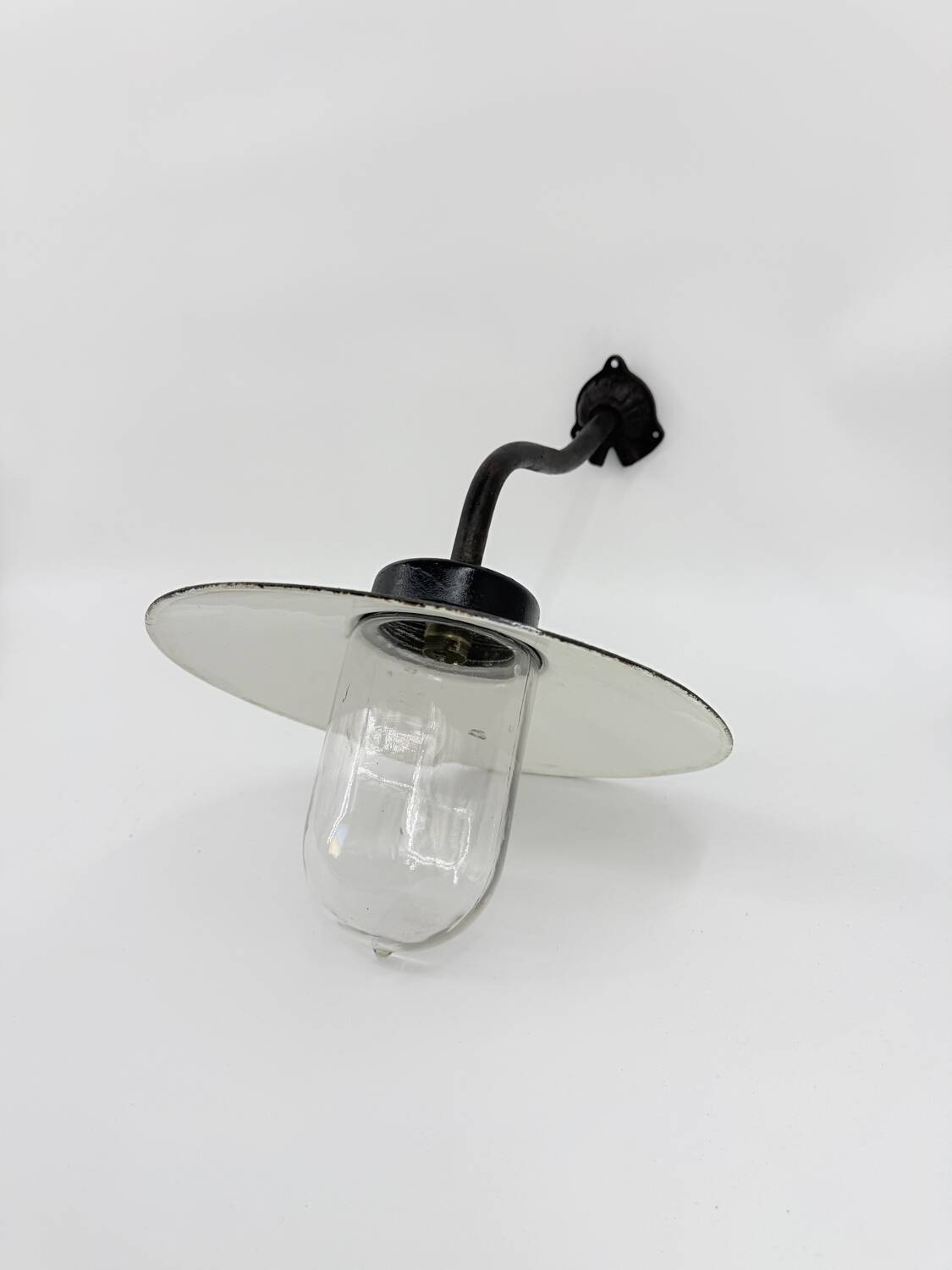 Court lamp
