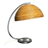 Lampe de table ou de bureau en rattan et bambou en forme d'arc, en paille de crayon italienne des années 1970.