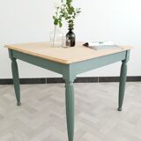 Square table campaign