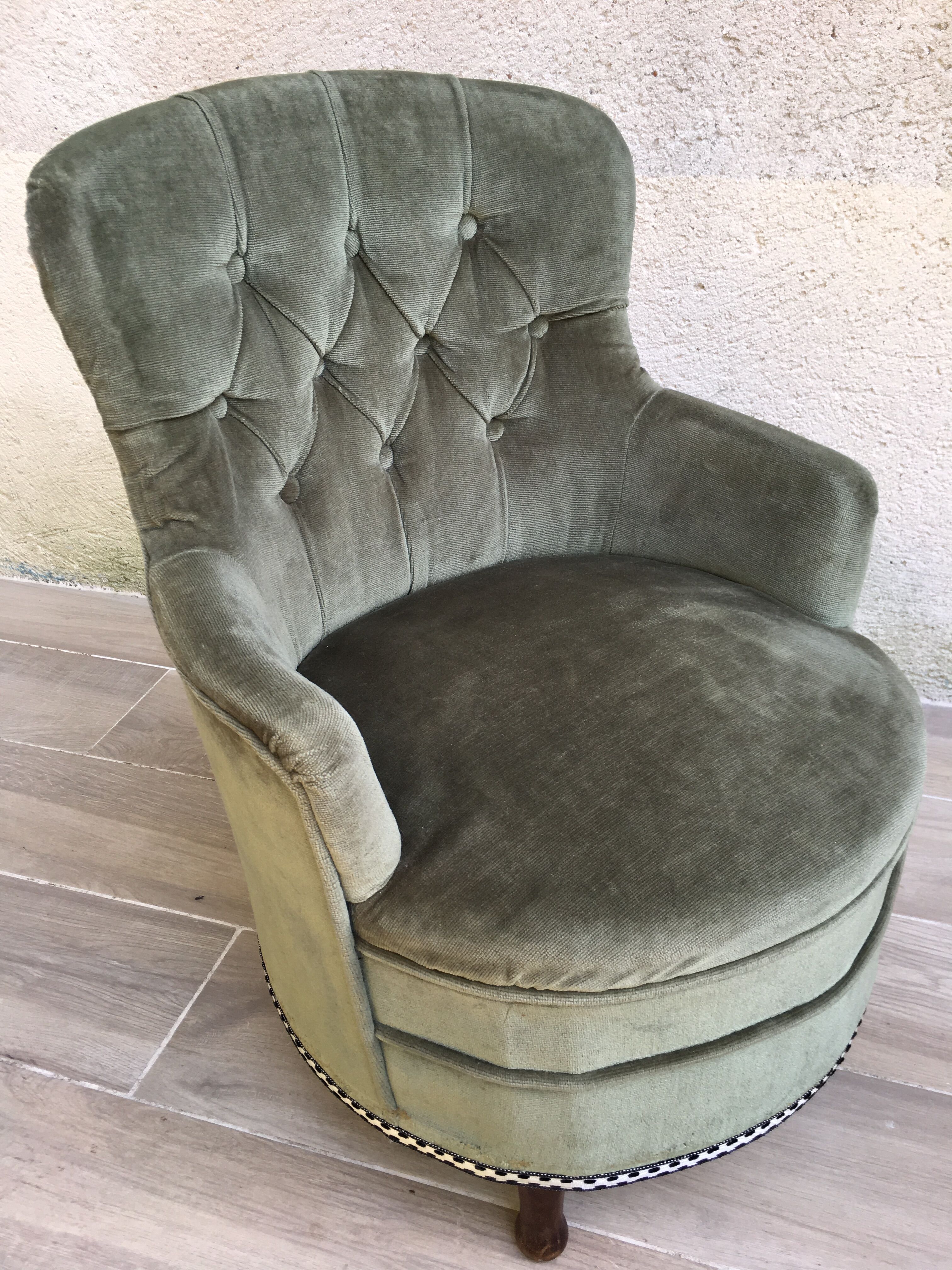 Velvet toad armchair