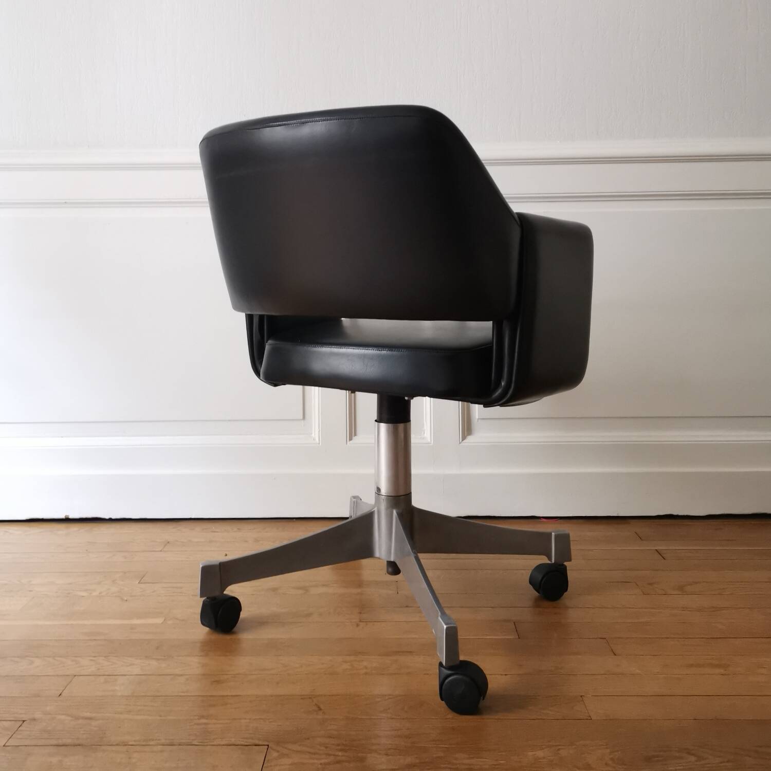 "Deauville" executive chair, Airborne edition, 1960.