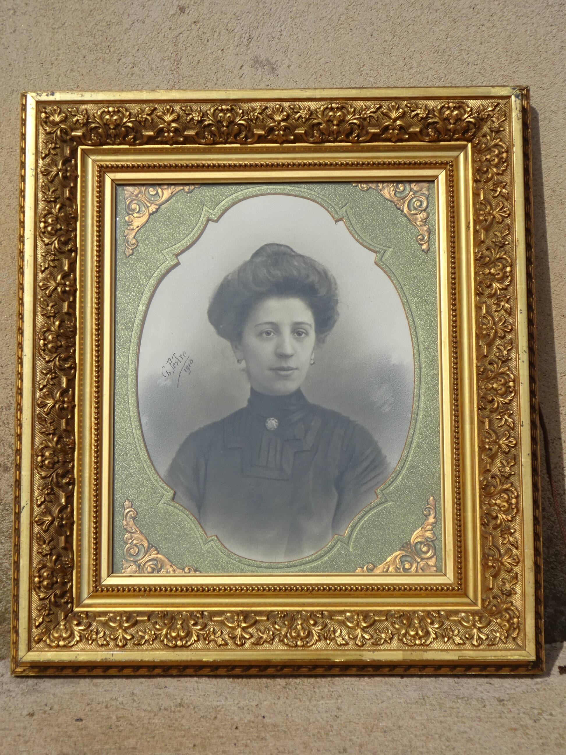 Old photo portrait in gold frame 54x52cm, 1910