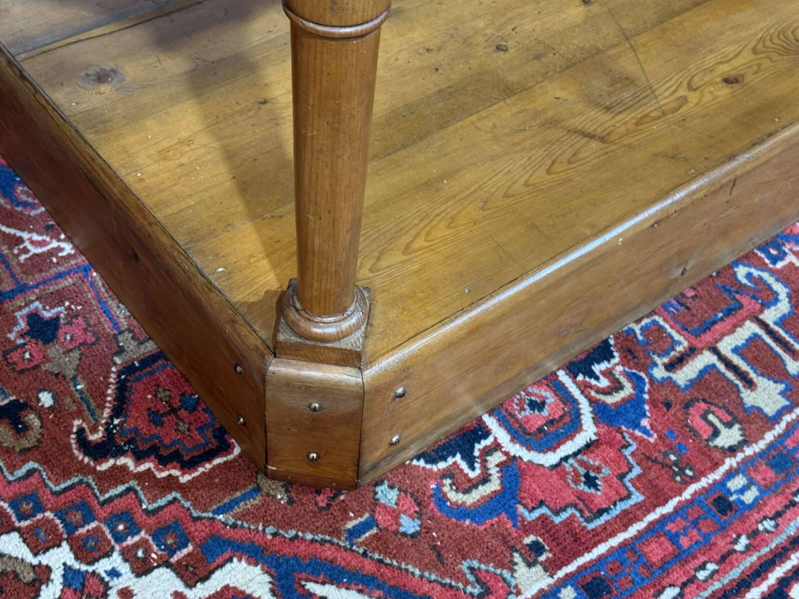 19th-century work table in English pine.