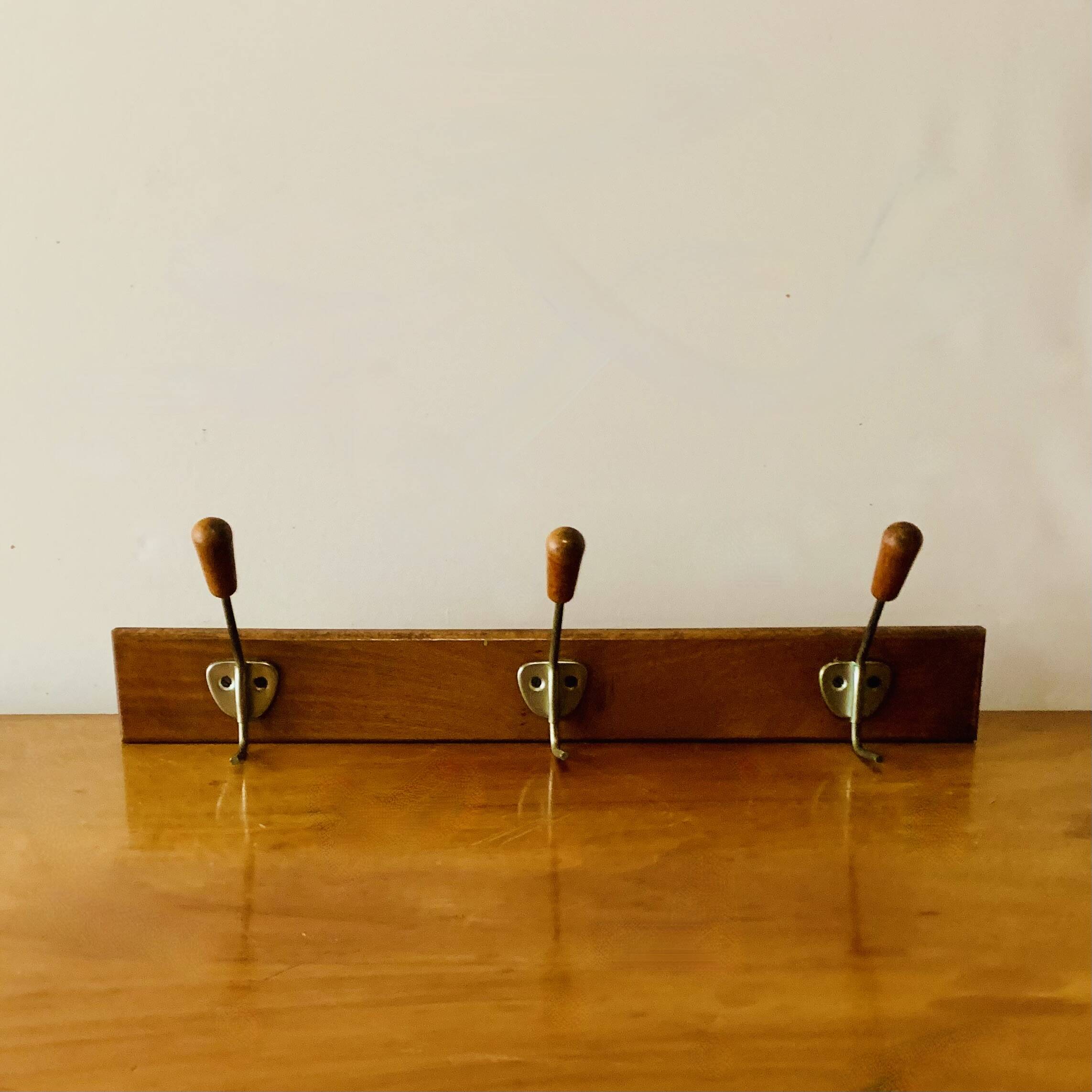 Portemanteau mural vintage en bois - triple patère