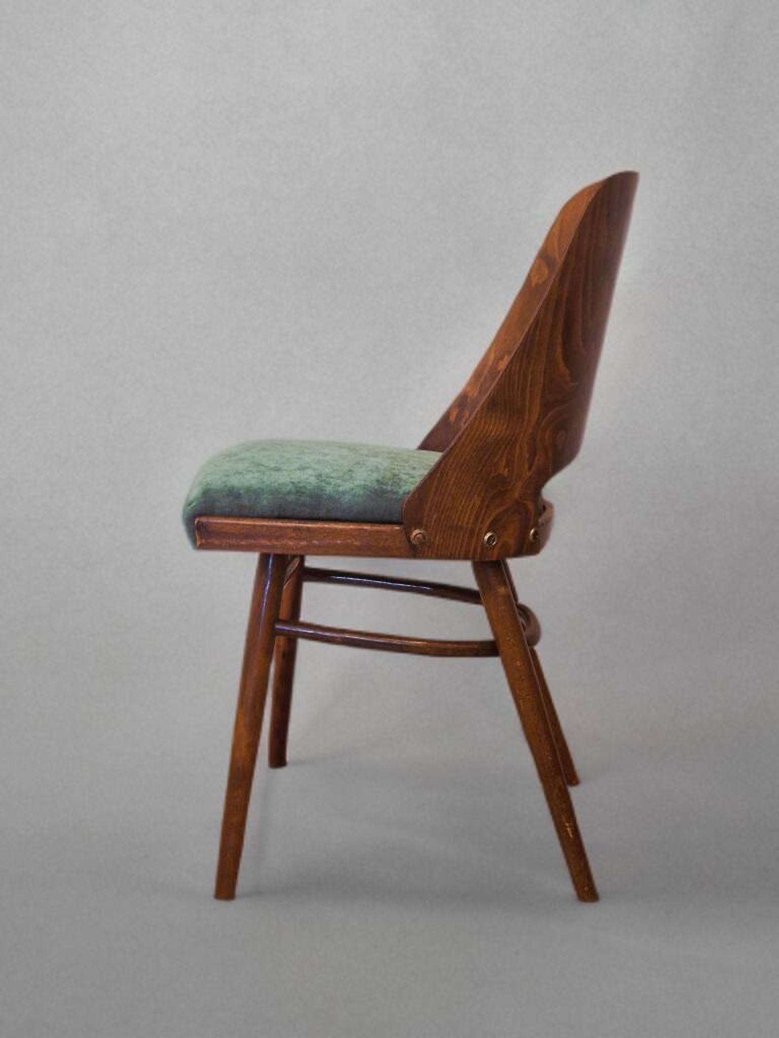 Chaise TON514 Oswald Haerdtl, Vintage tchèque 1960s