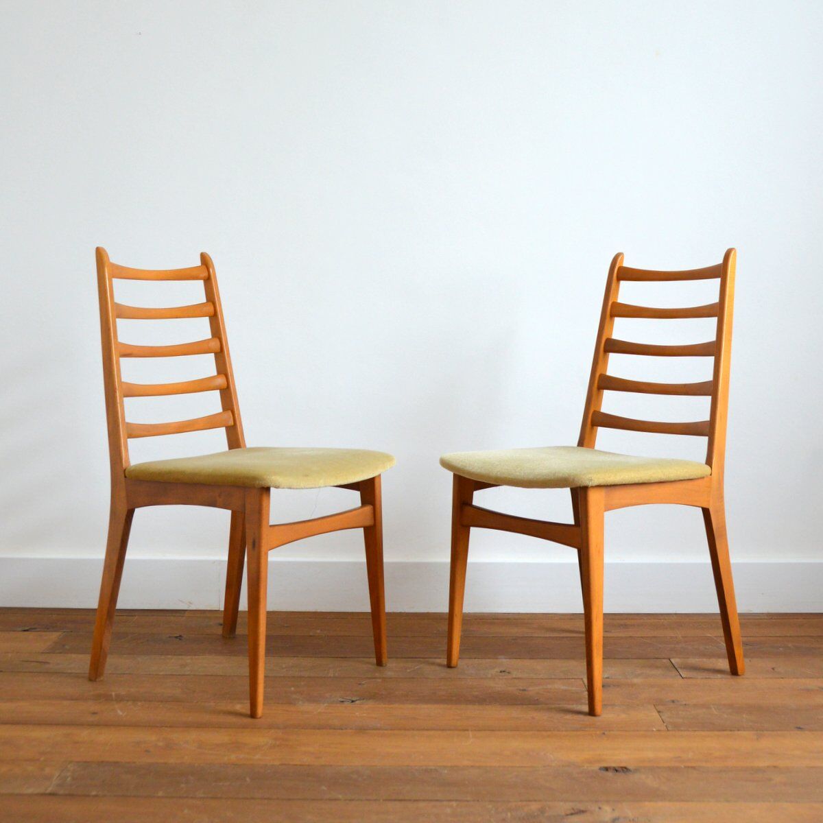 Suite of 6 vintage chairs 1960s