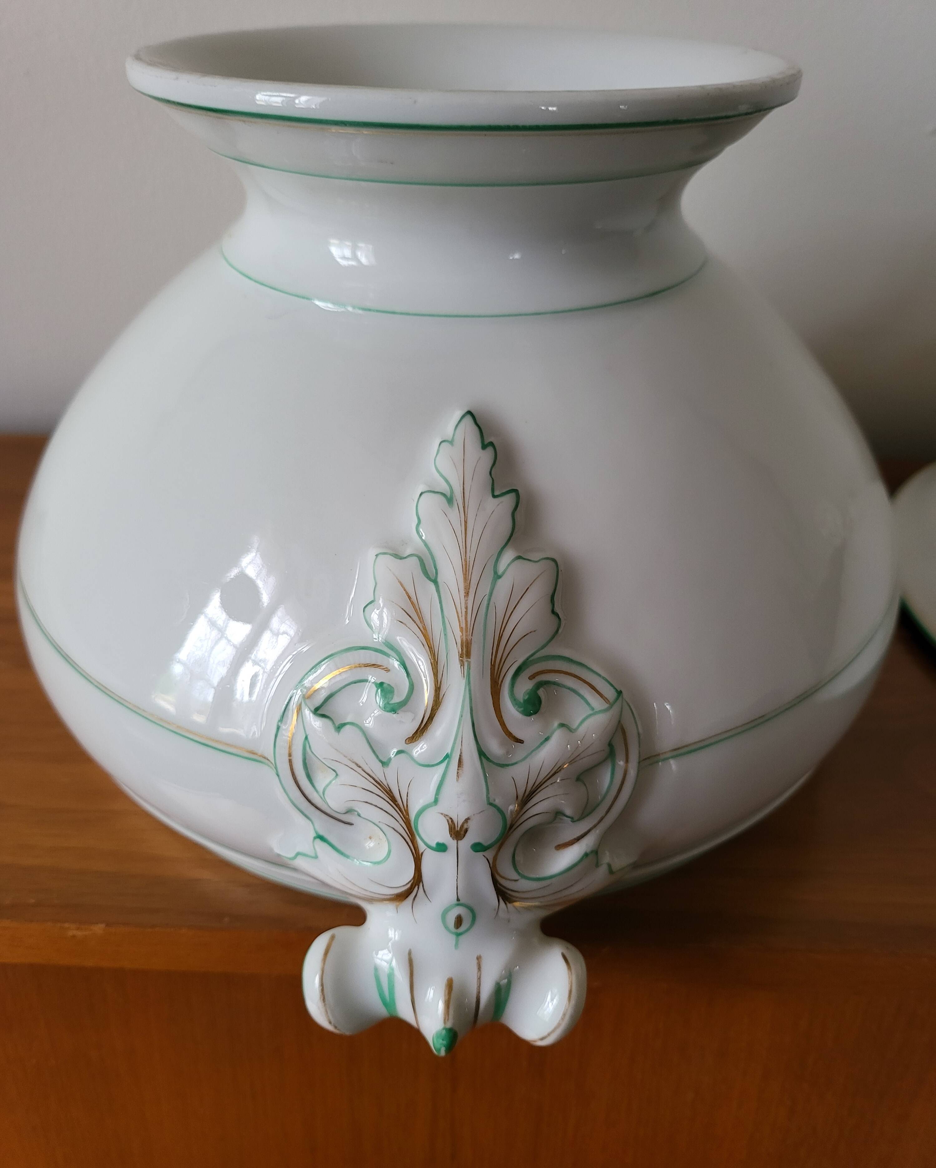 Antique Soup Tureen in Old Paris Porcelain