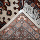 Tapis vintage fait main Berbère en laine bordeaux et blanc (81cm x 170cm)