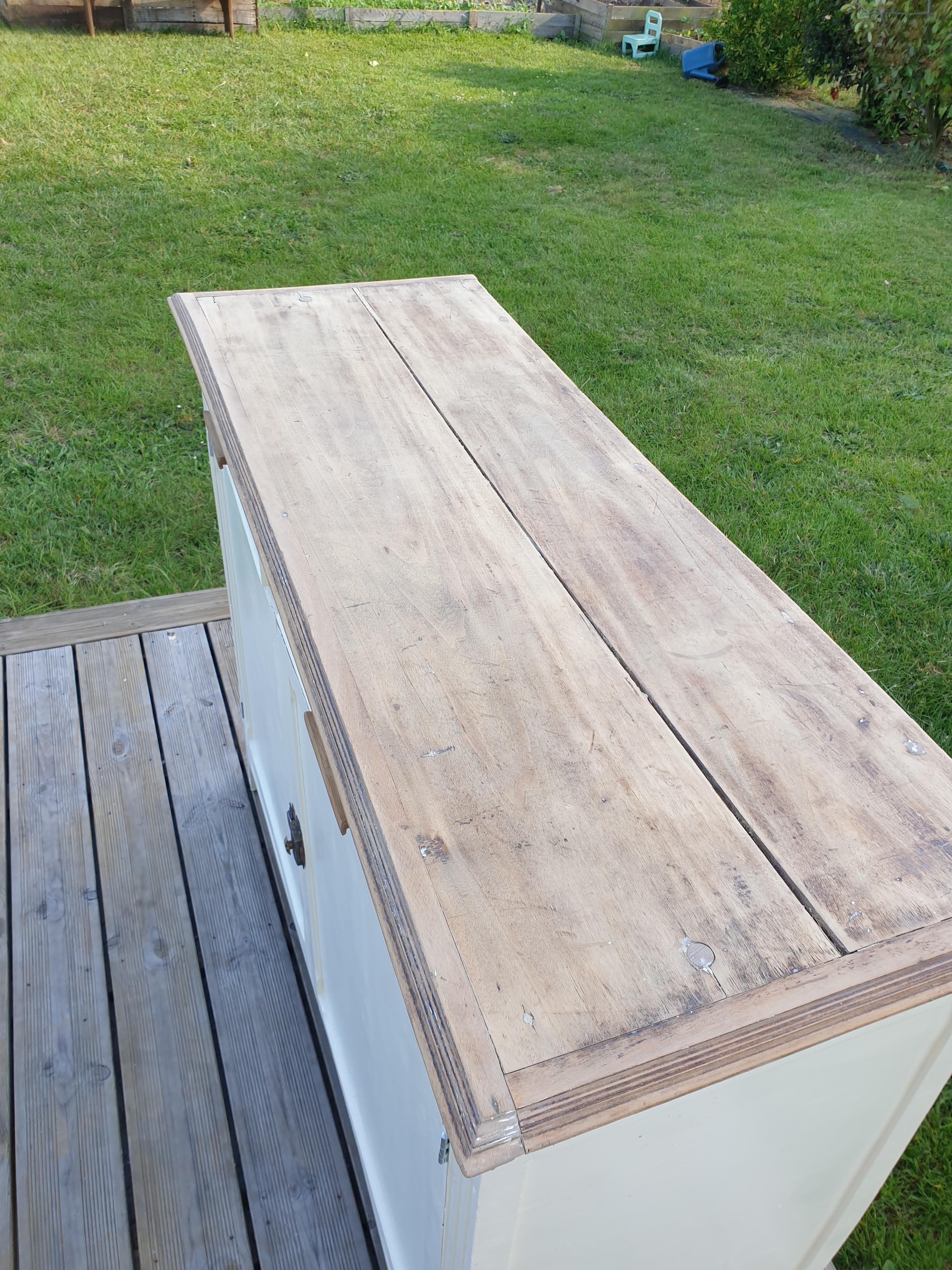 White porcelain parisian buffet