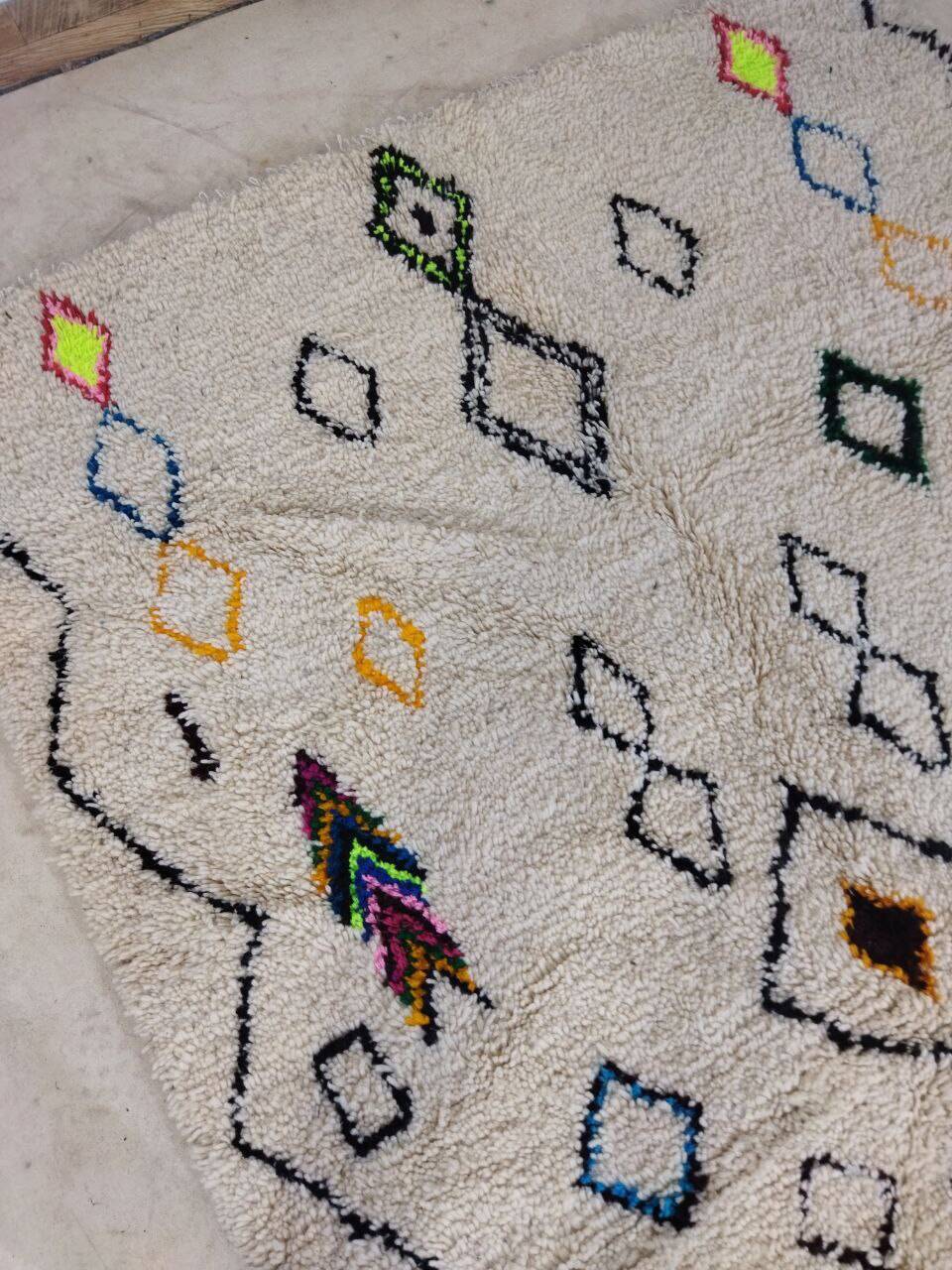 Handmade moroccan berber rug 250 x 153 cm