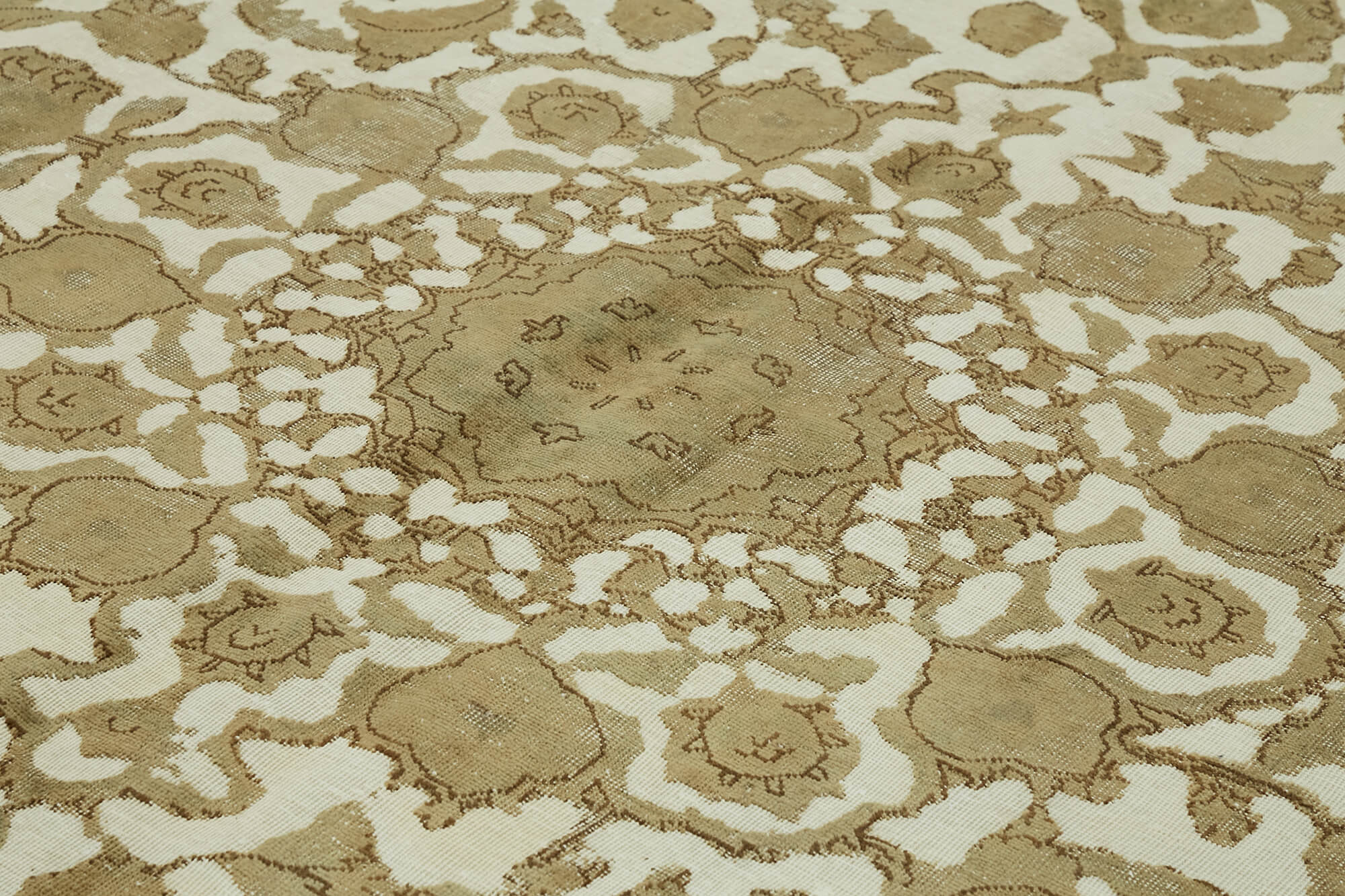 275 cm x 367 cm beige wool carpet