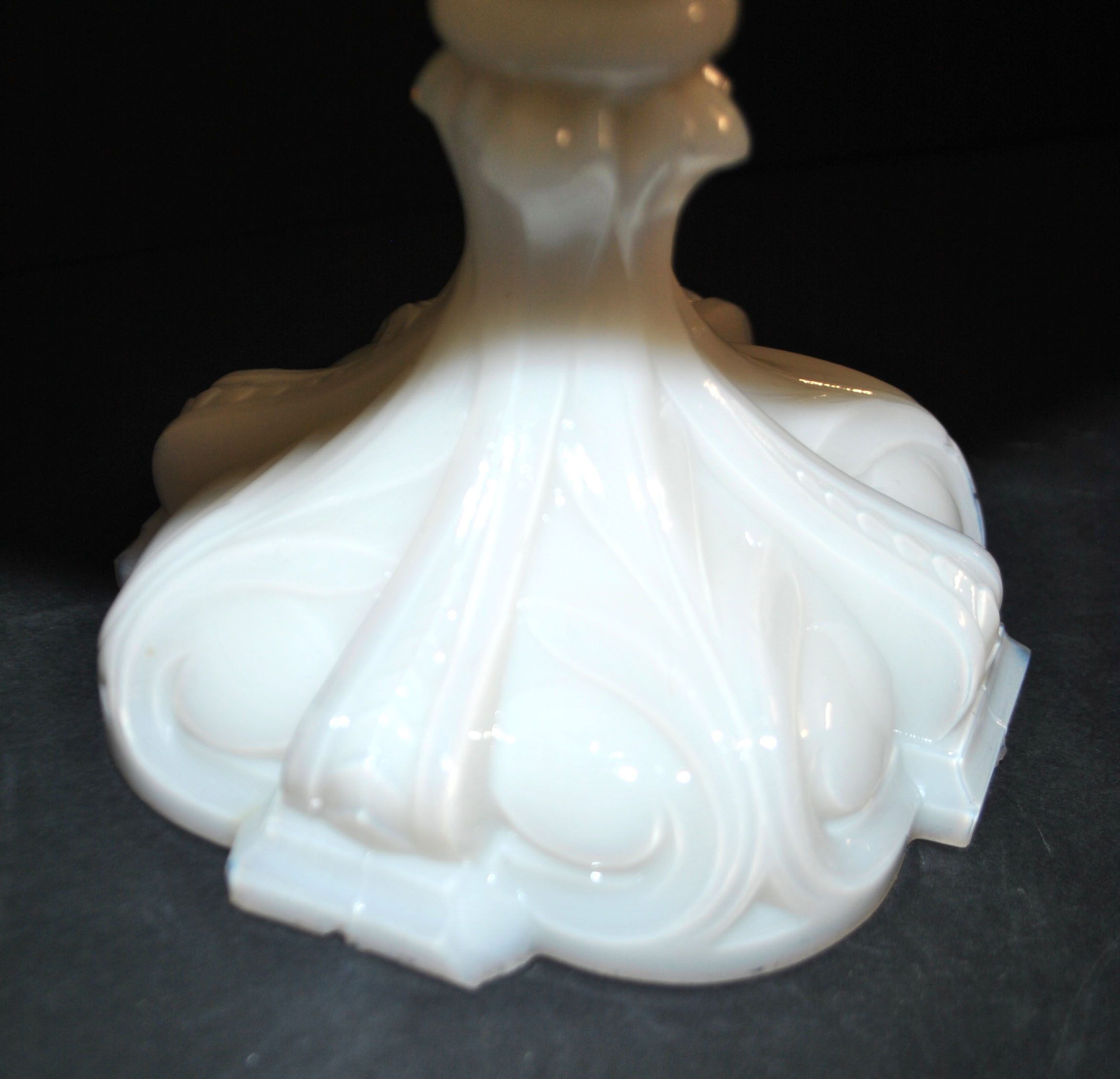 Opaline de Vallerysthal chalice cup Art Nouveau 1910 white opaline H16cm
