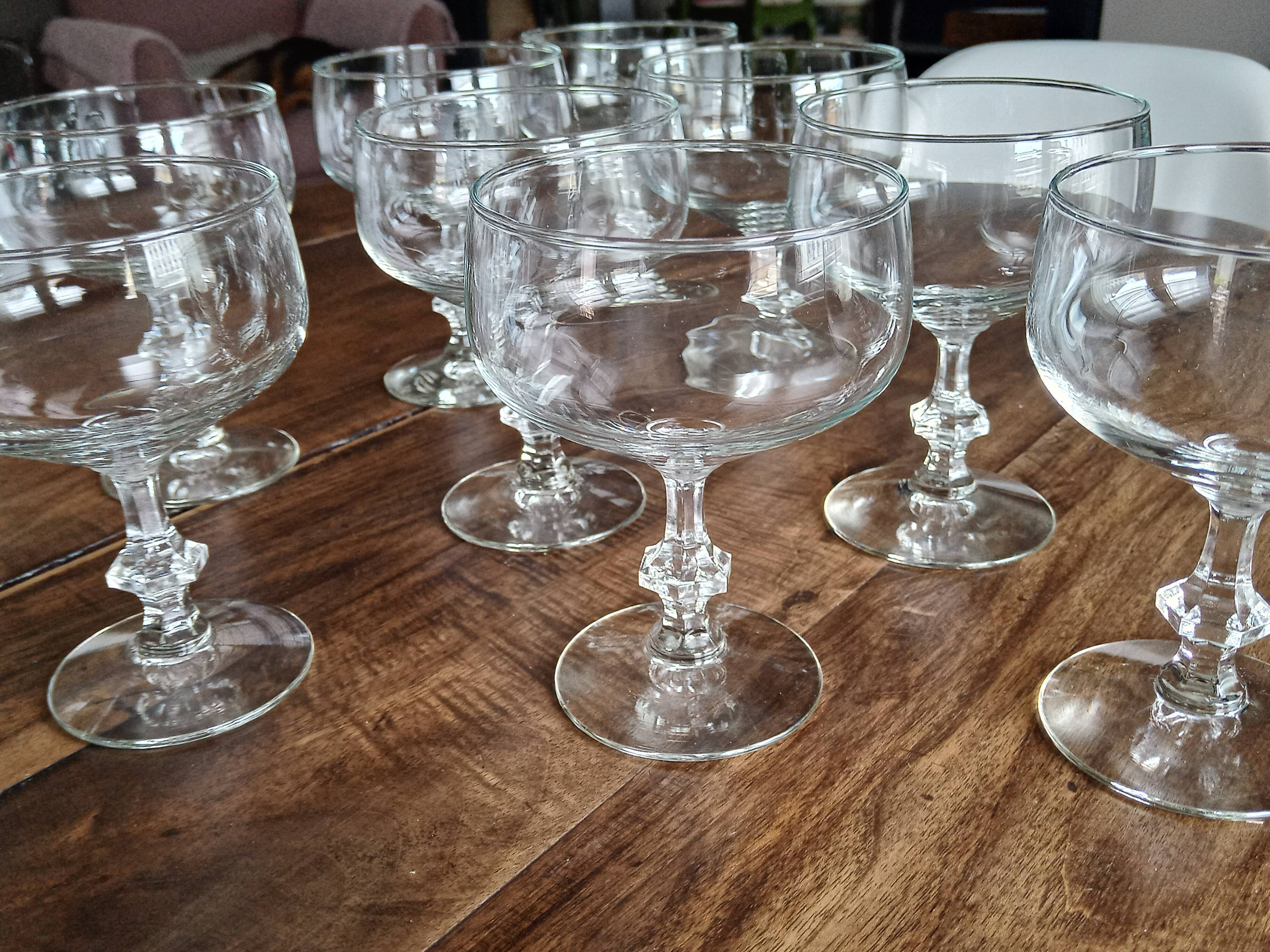Lot de 10 coupes à champagne vintage en verre pied ciselé