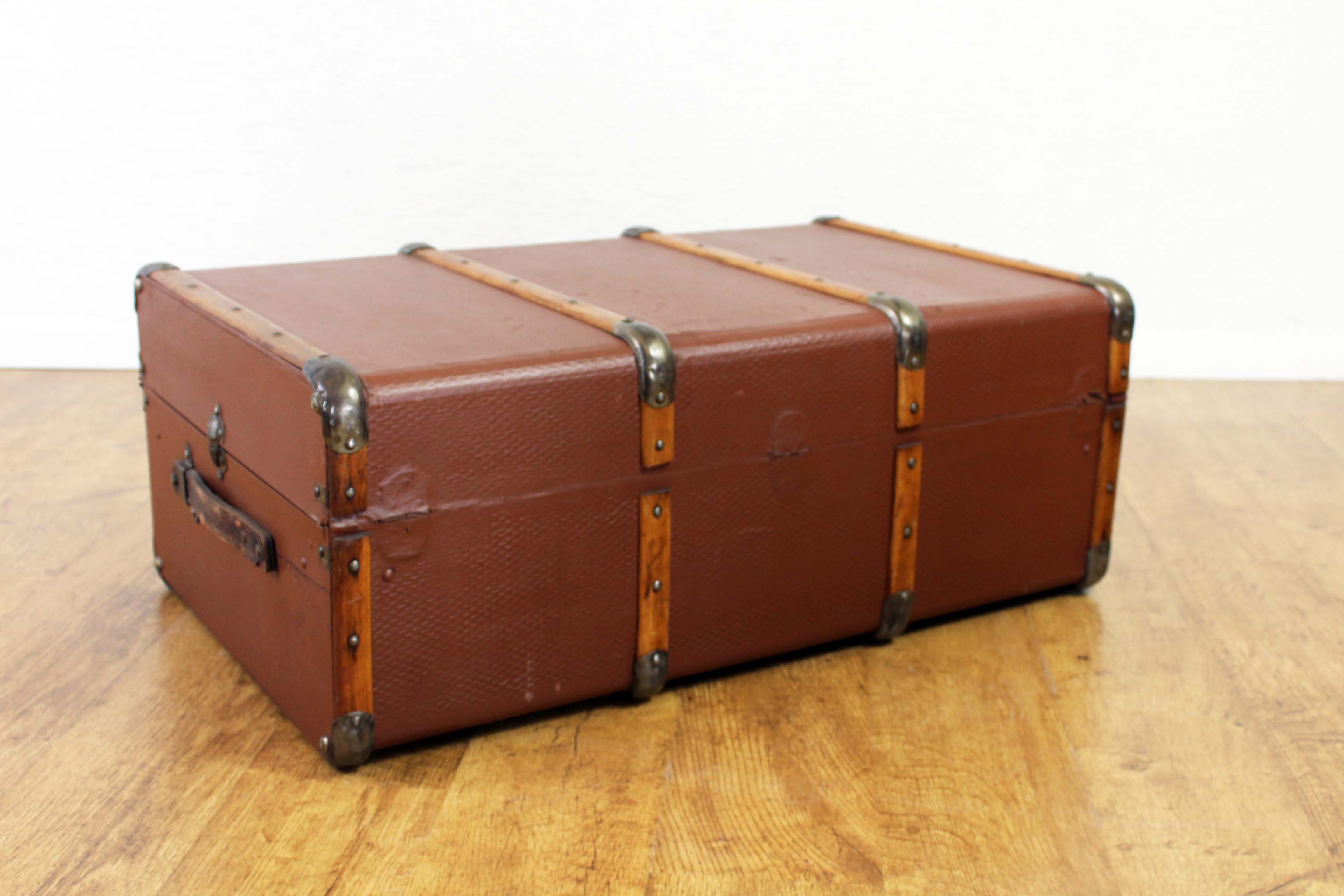 Trunk or suitcase of the 30s