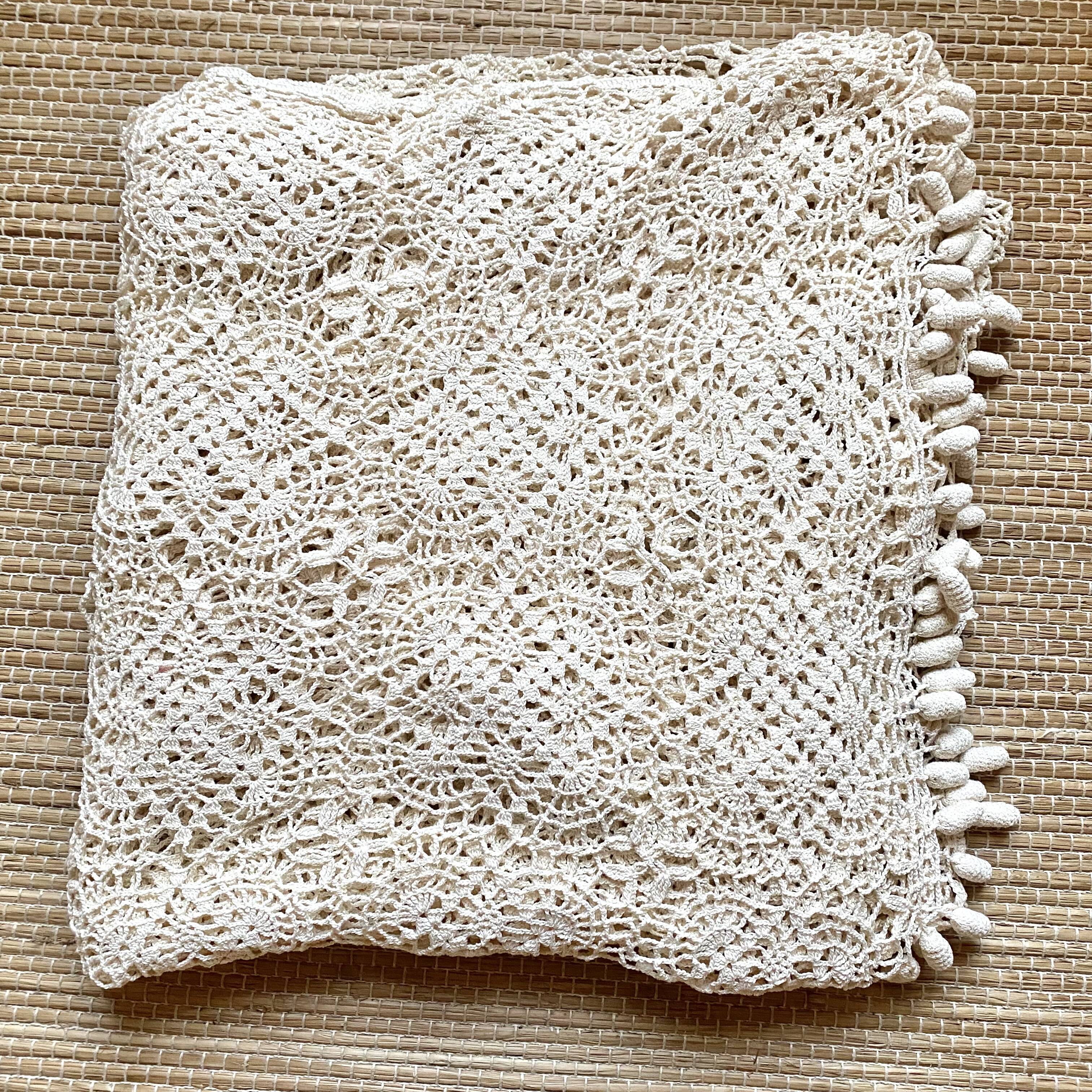Bed throw crochet tablecloth 220x220
