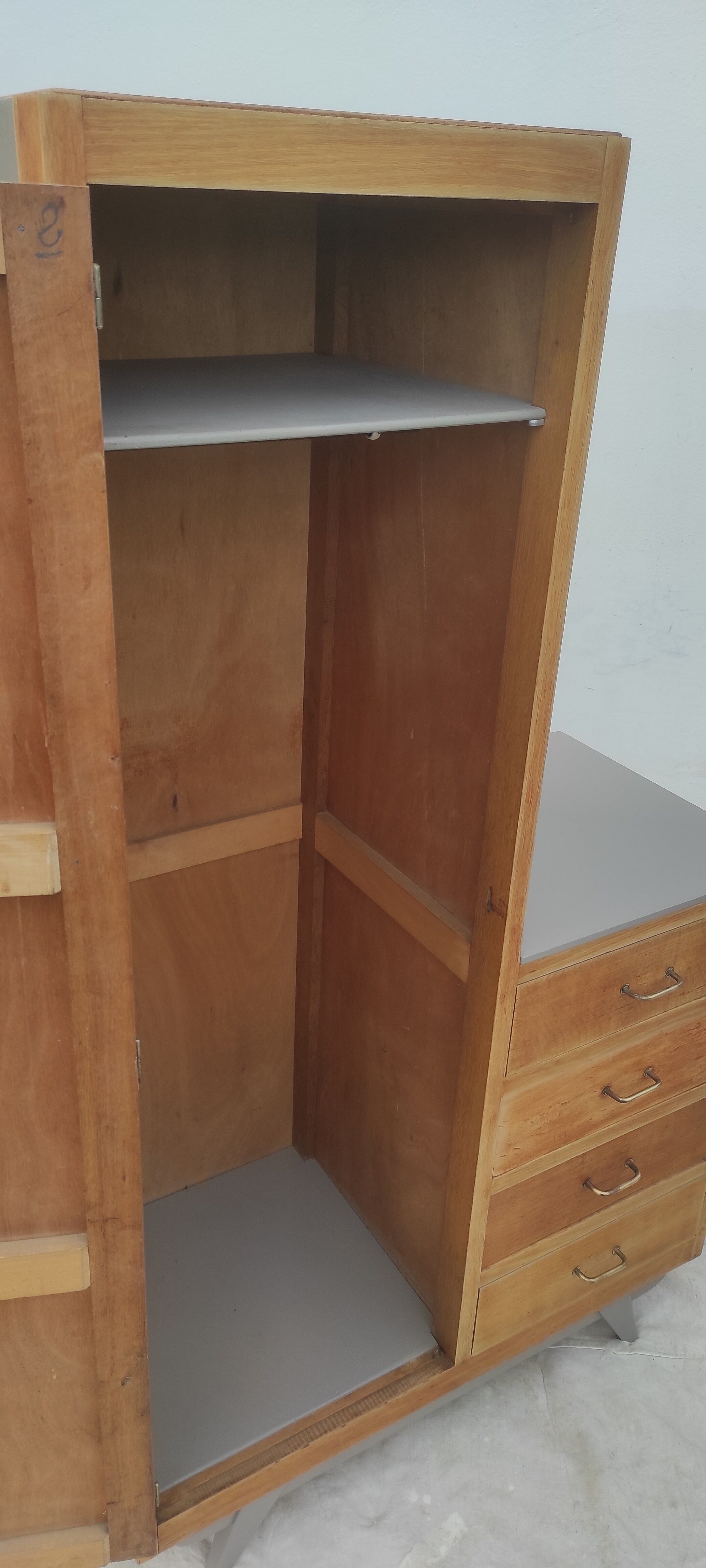 Armoire vintage