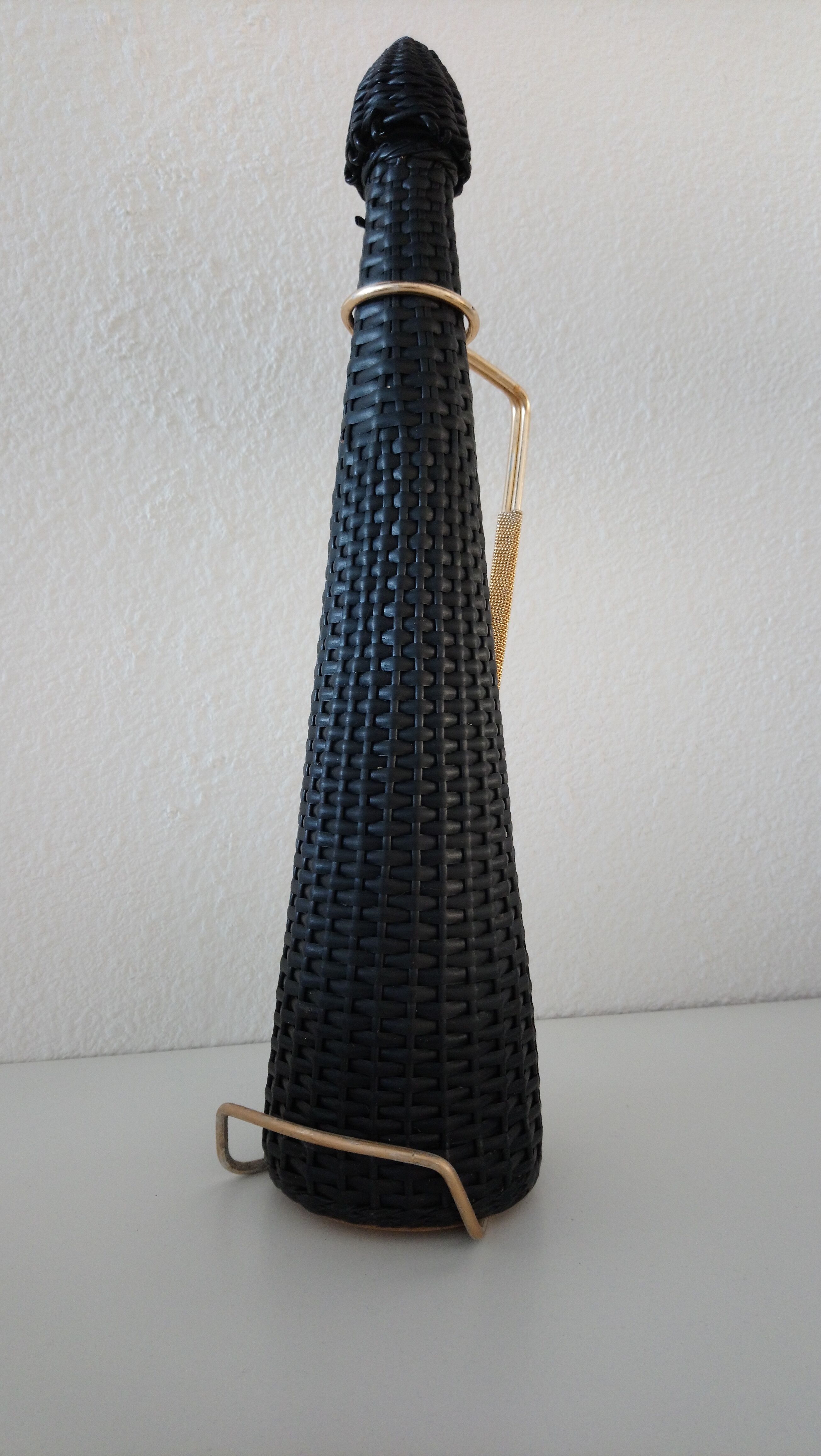 Bottle glass and black of the 1960s scoubidou