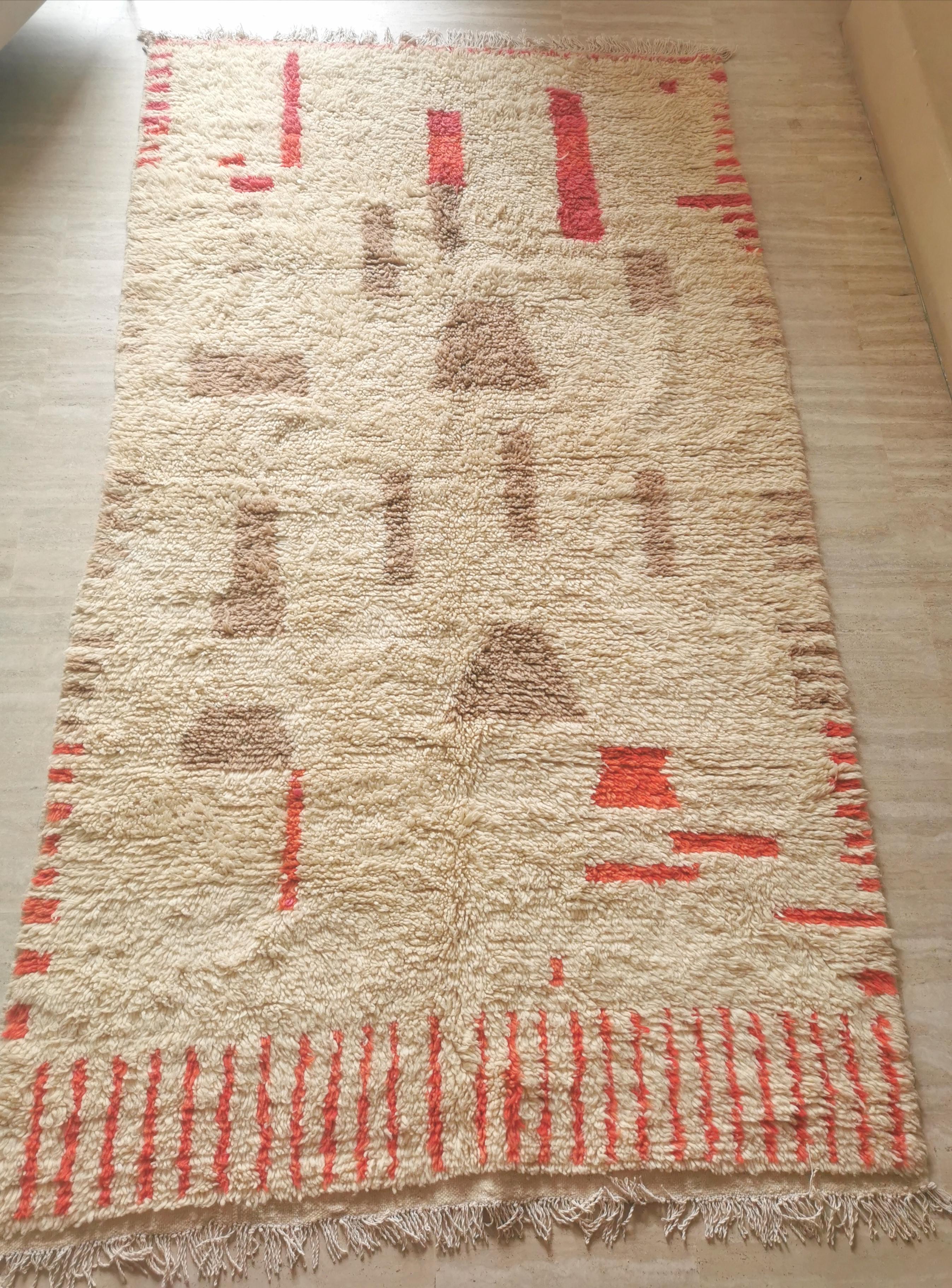 Berber carpet Azilal wool with two-tone geometric patterns