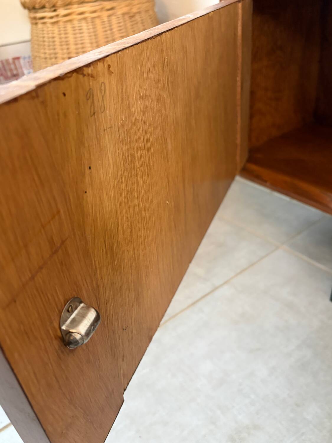 Enfilade basse vintage peu profonde
