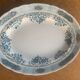 Plat de service pontesa motifs fleurs bleues en porcelaine vintage