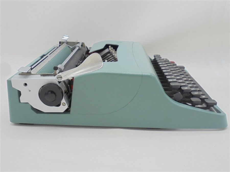 Machine à écrire Lettera 32