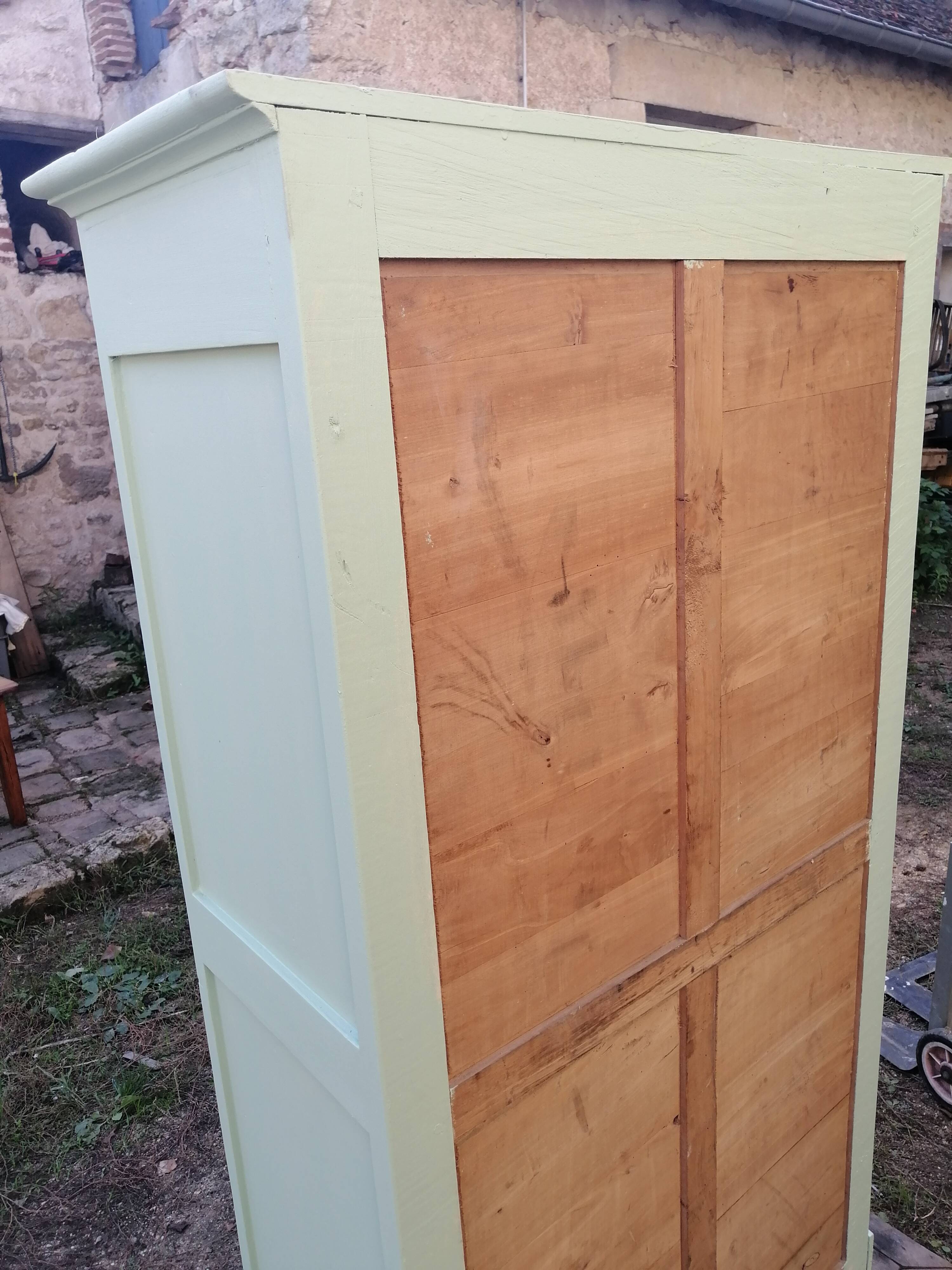 Parisian wardrobe or bonnetière