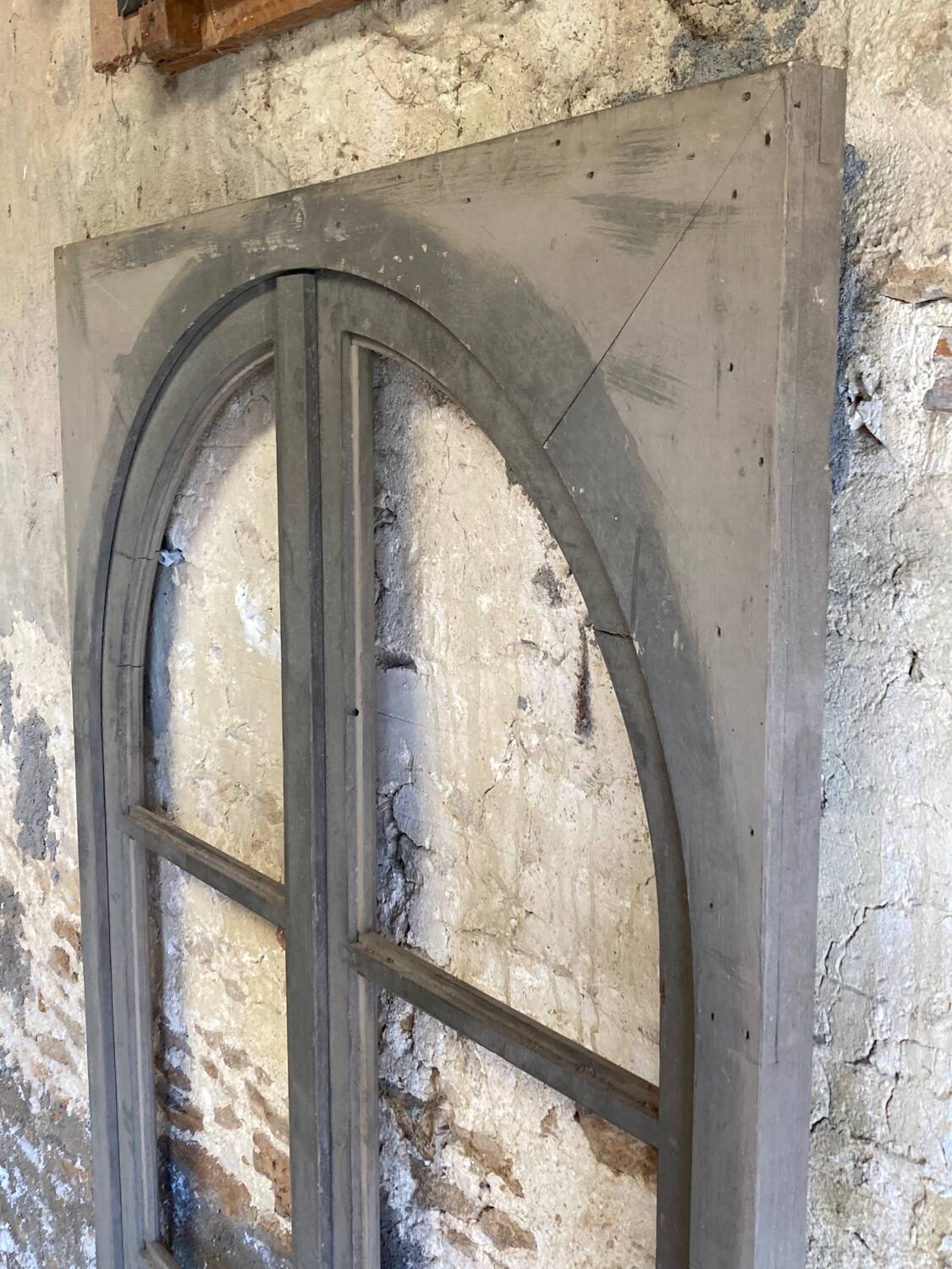 Arched windows in solid oak