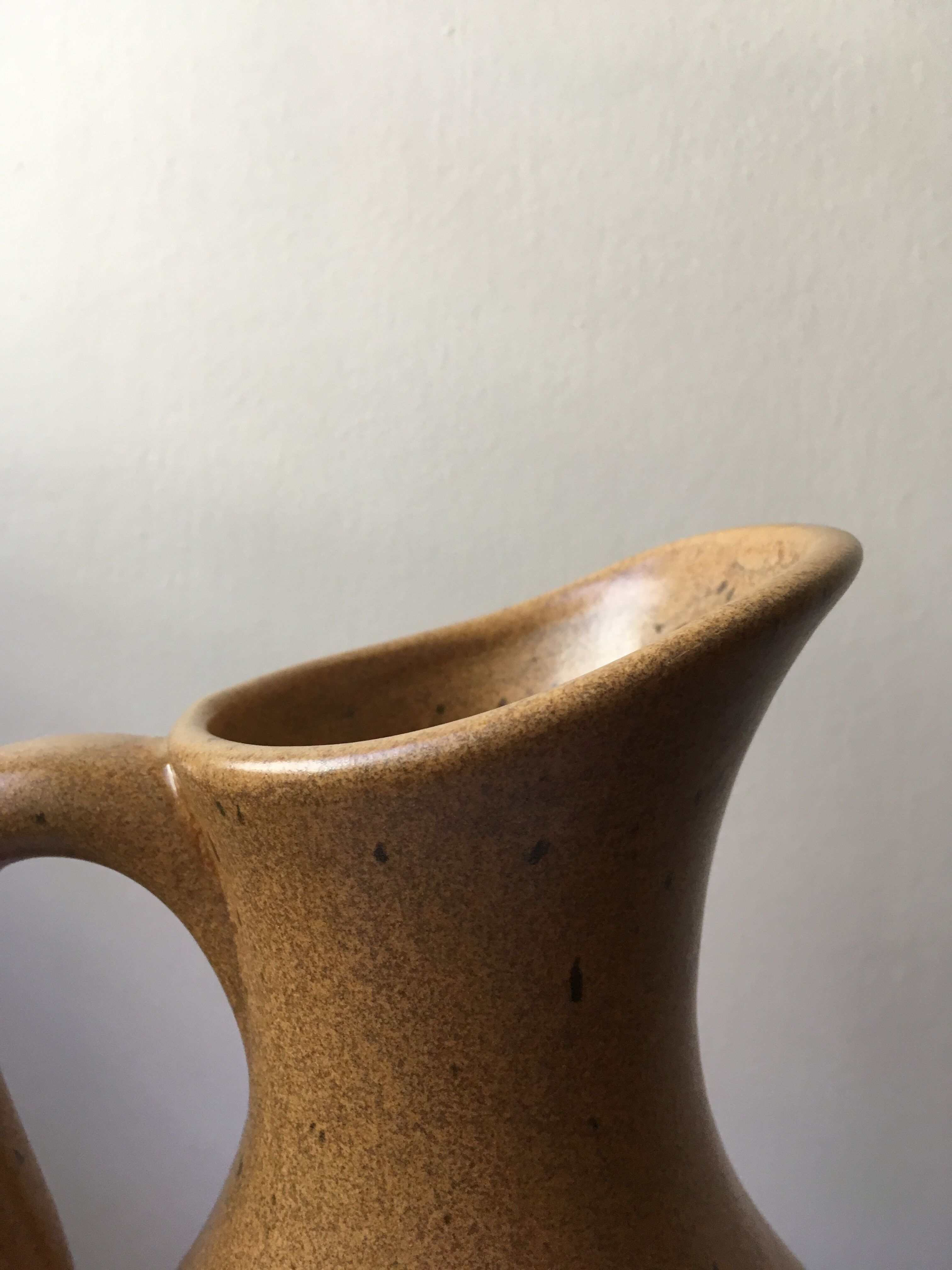 Ceramic pitcher sandstone aspect by Claude Paci