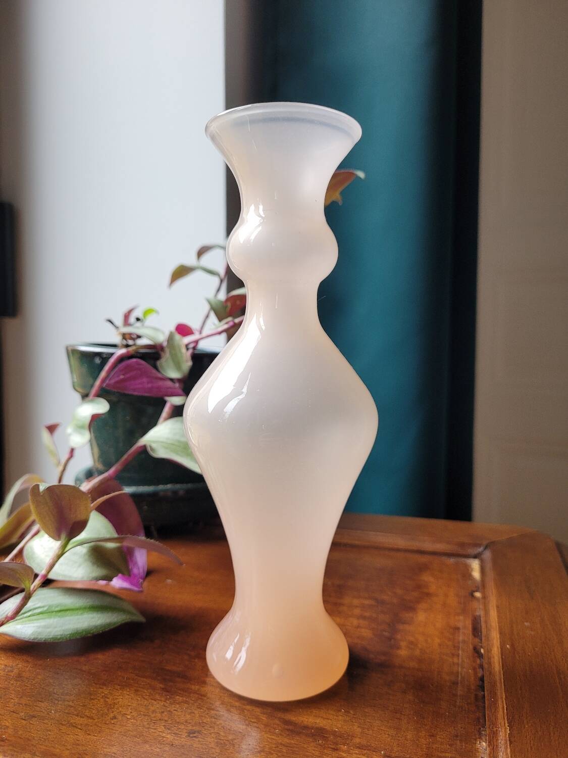 Pink opaline soliflore vase