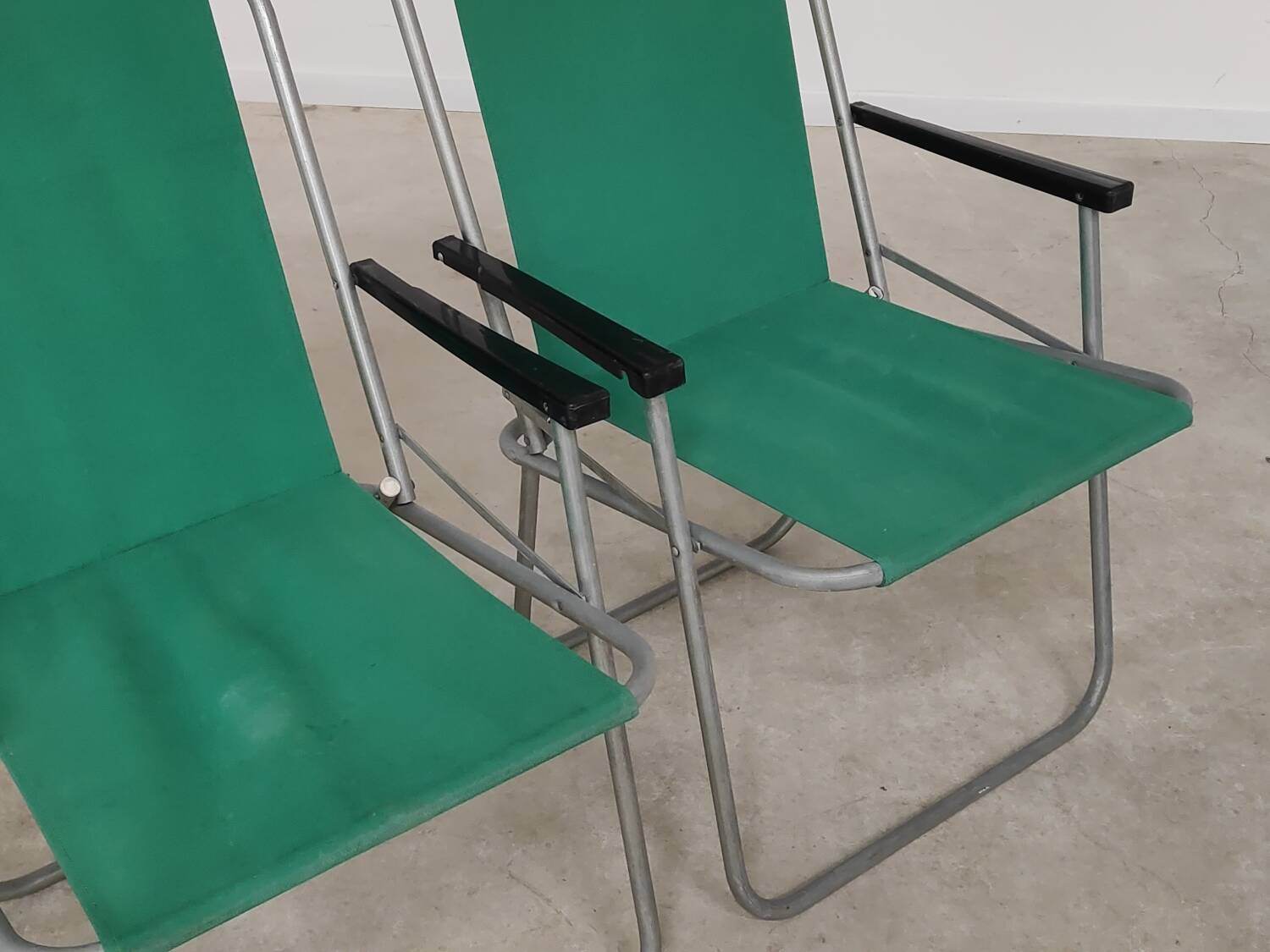 Set of 4 folding chairs with green canvas and aluminum frame