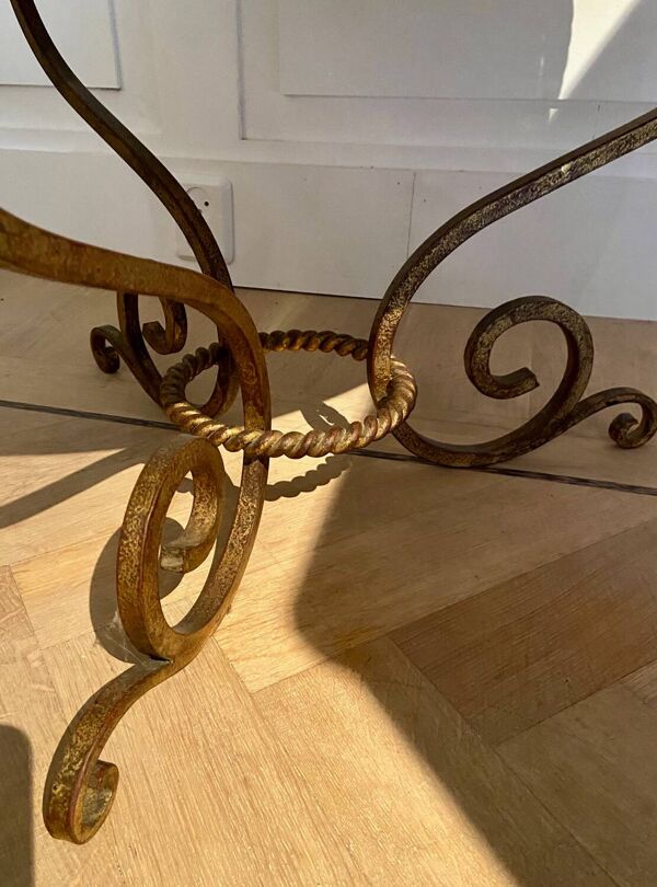 Table basse dorée avec plateau en miroir ancien