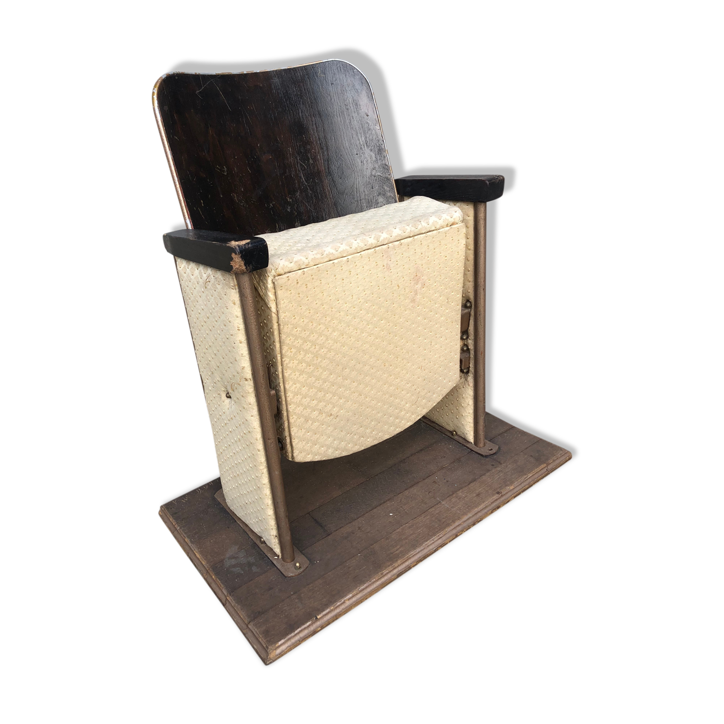 Former swinging seat theatre theatre chair of the 1930s
