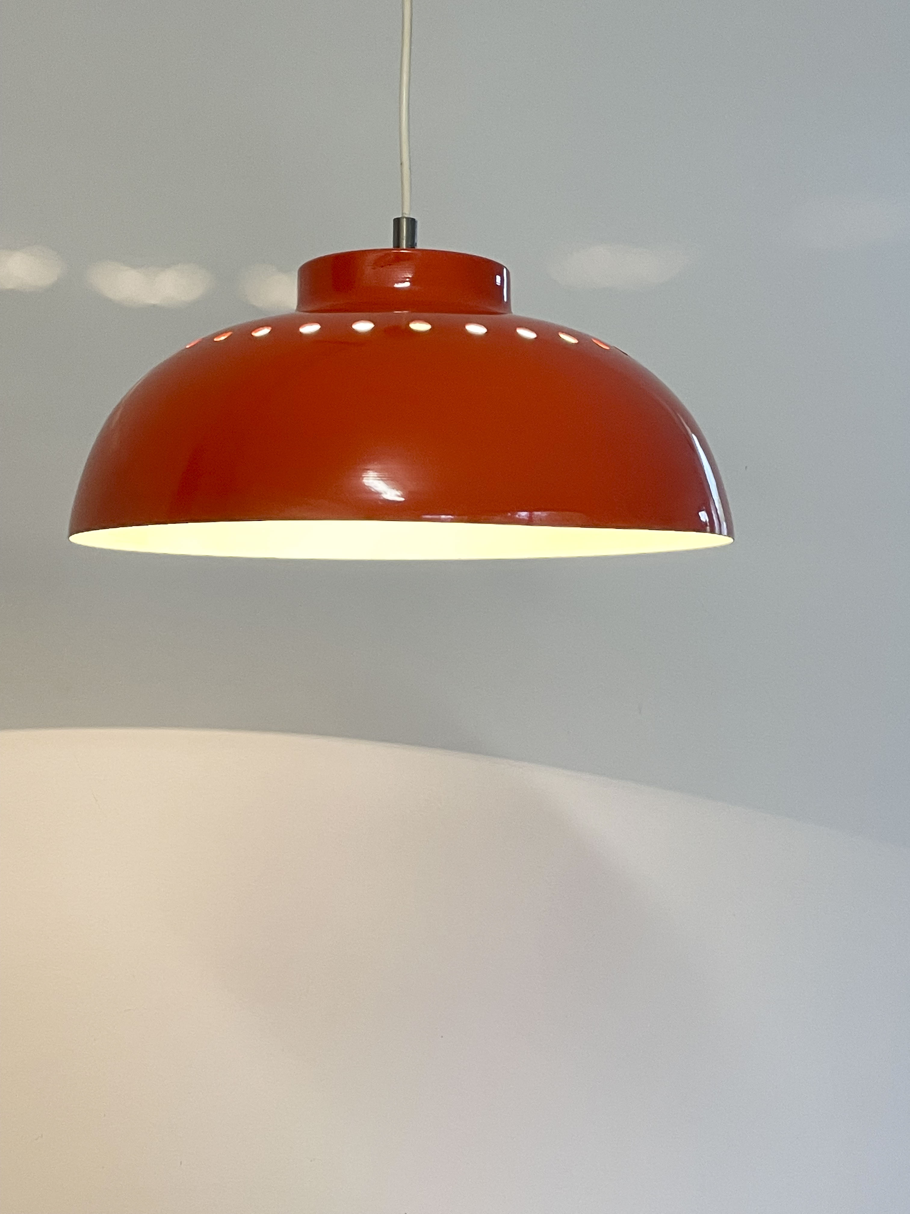 Orange metal suspension, 1970