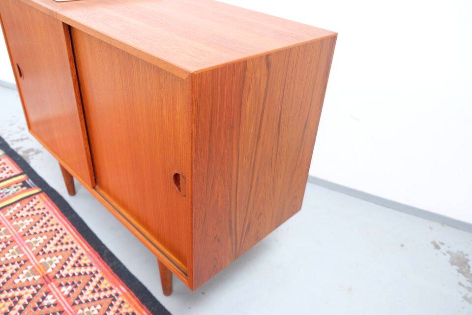 Vintage Danish teak chest of drawers from the 60s/70s, Danish retro style.
