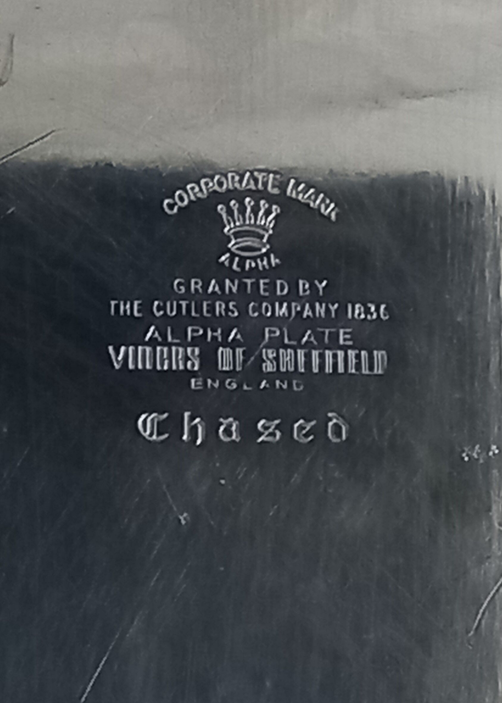 English service tray in engraved silver metal