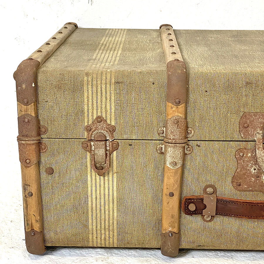 Travel trunk 30s