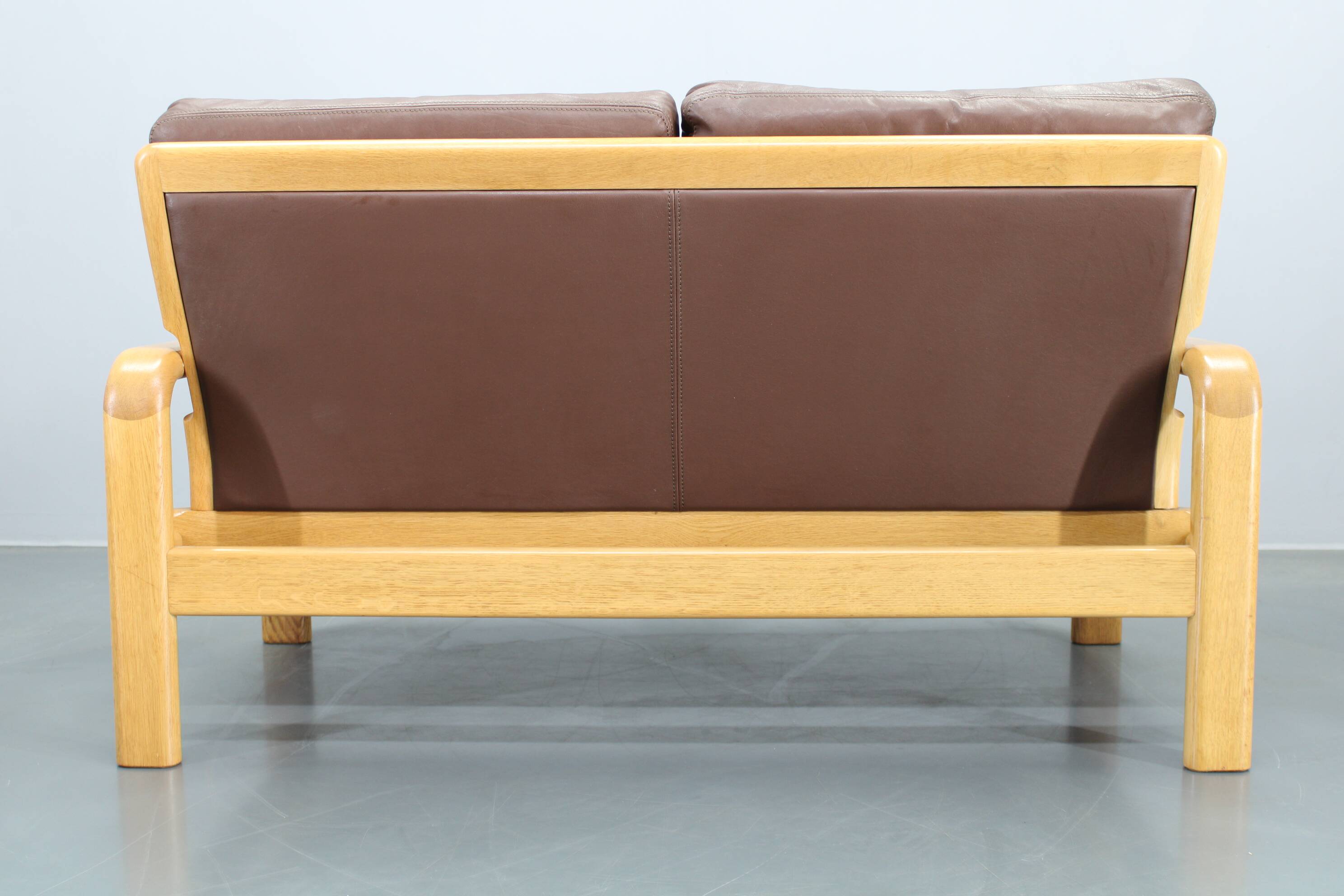 Canapé 2 places L. Olsen & Søn en chêne et cuir des années 1970, Danemark