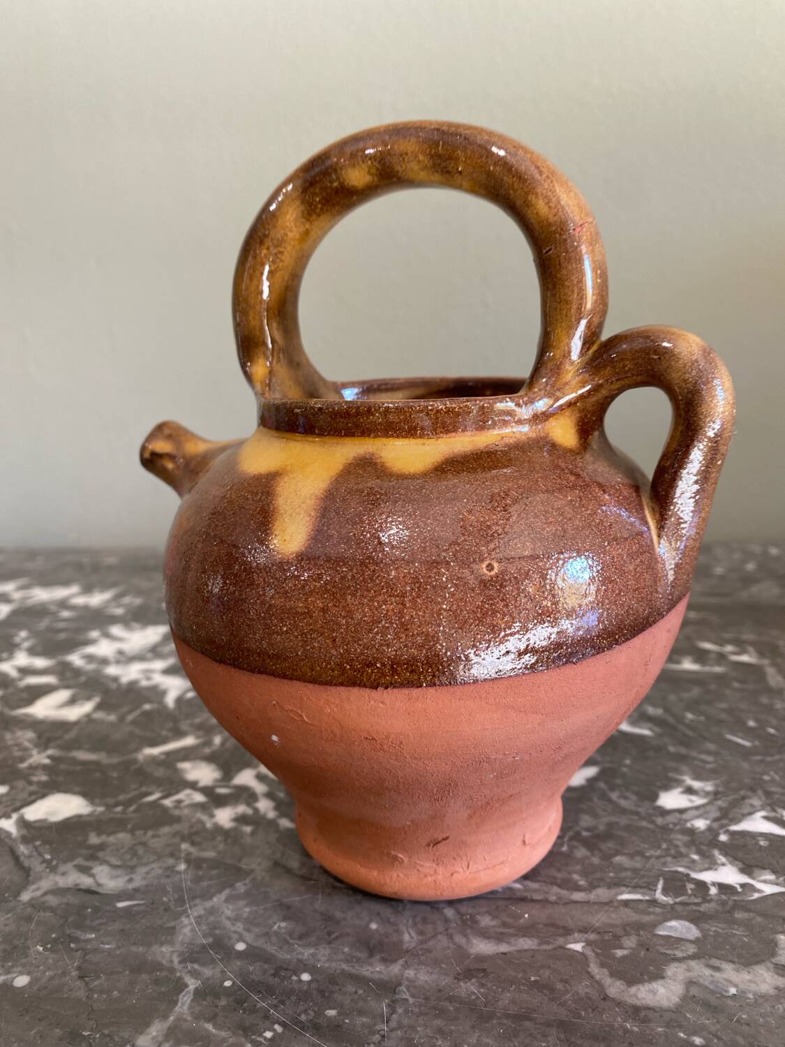 Cruche ancienne en terre cuite vernissée