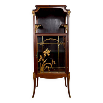 Vitrine Art Nouveau, Bronzes et bois sculpté sur un thème floral, vers 1900