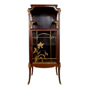 Vitrine Art Nouveau, Bronzes et bois sculpté sur un thème floral, vers 1900