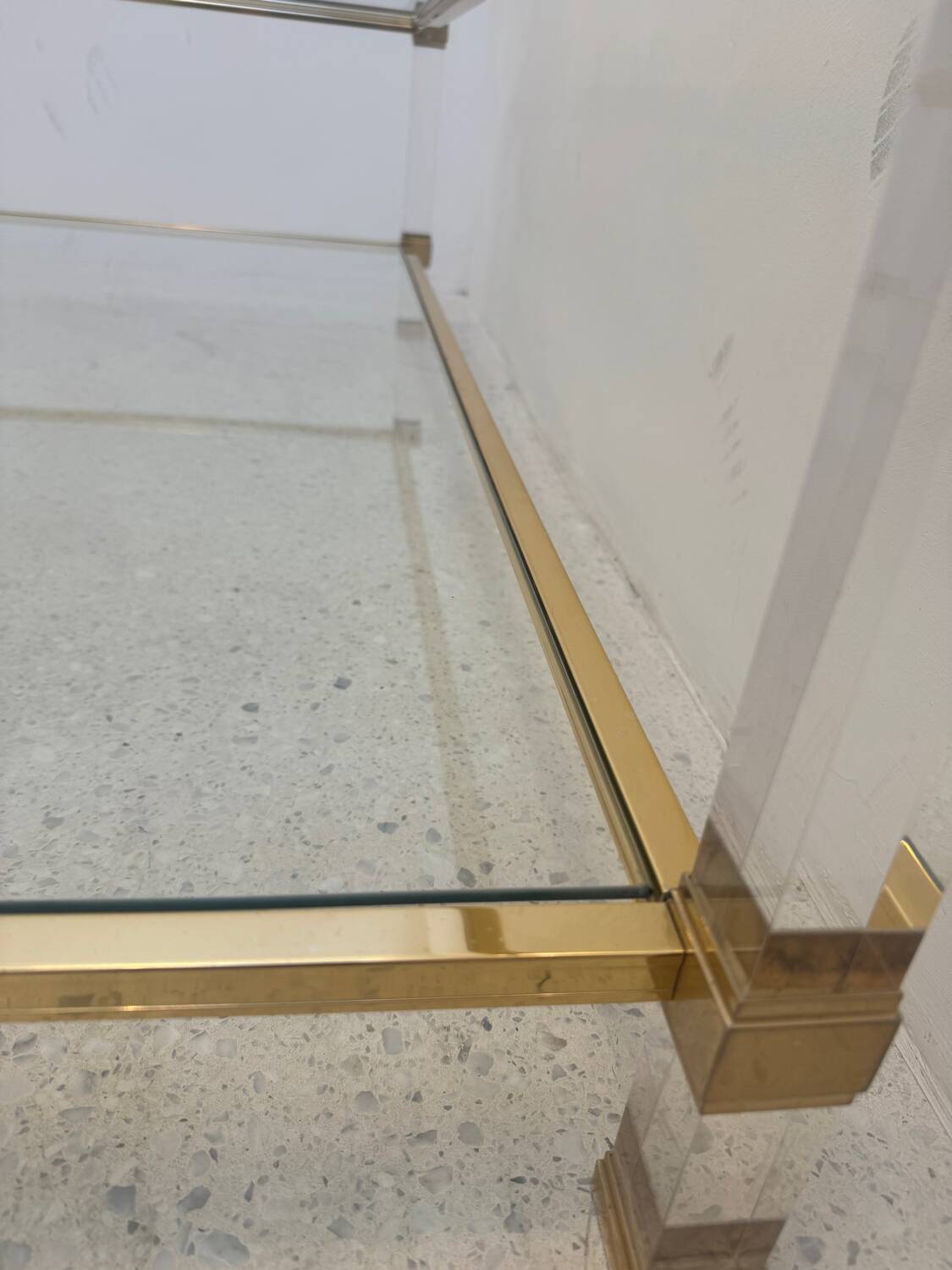 Table basse Plexi et alu doré, Pierre Vandel, 1970s