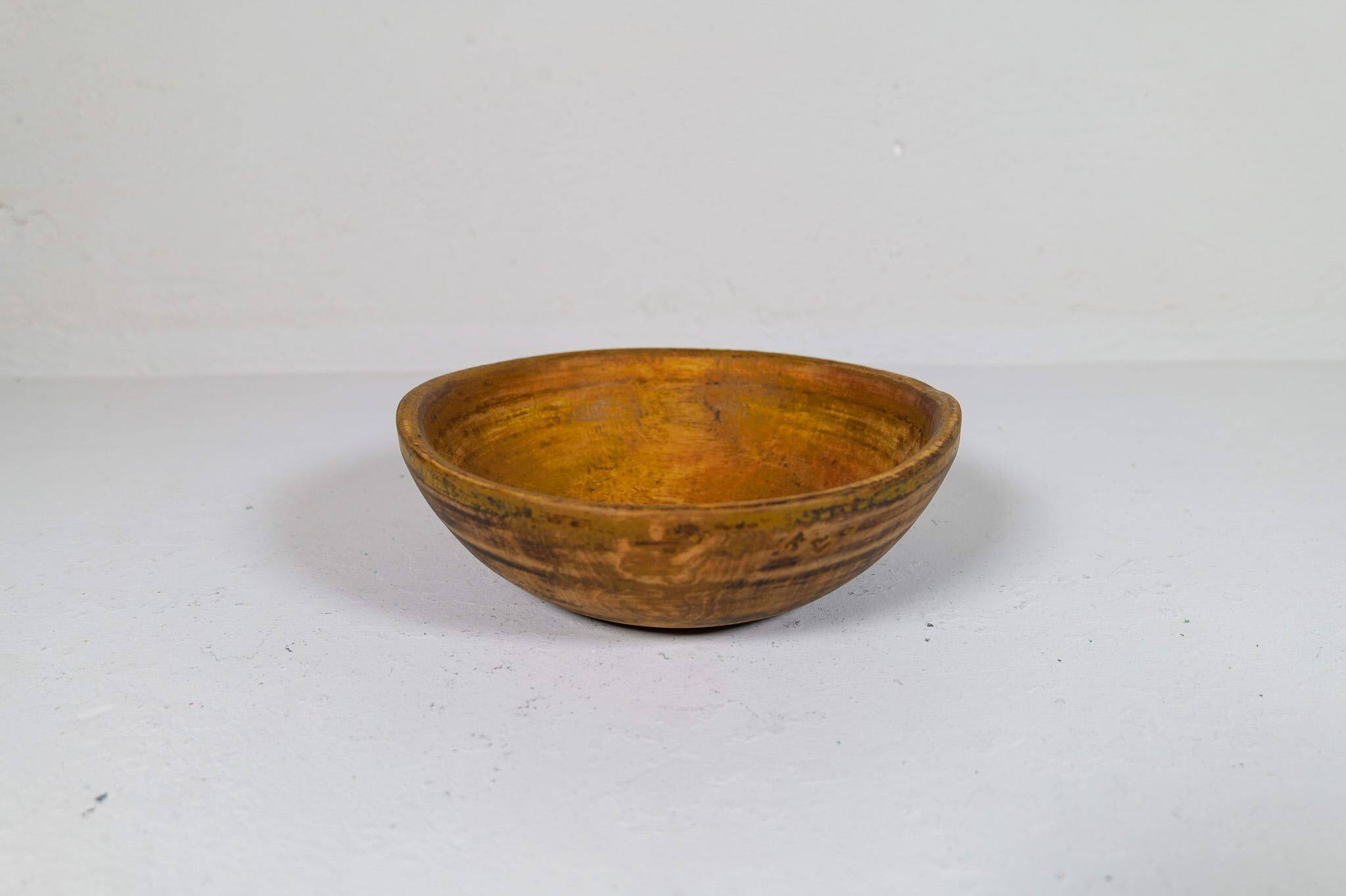 Swedish folk art, unique set of 2 farmer's bowls from the 19th century.