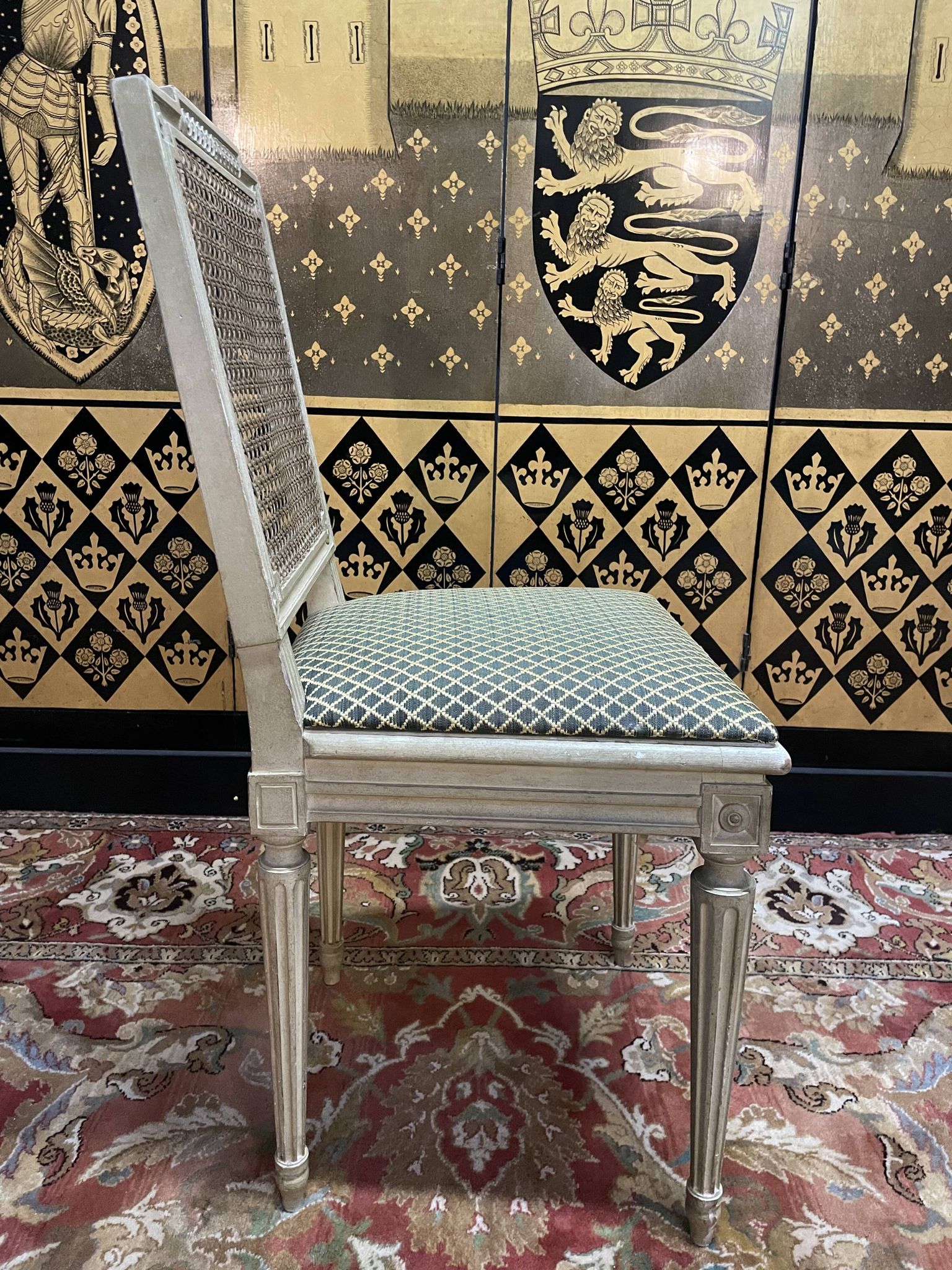 Suite de 4 chaises cannées style Louis XVI Jean Mocque