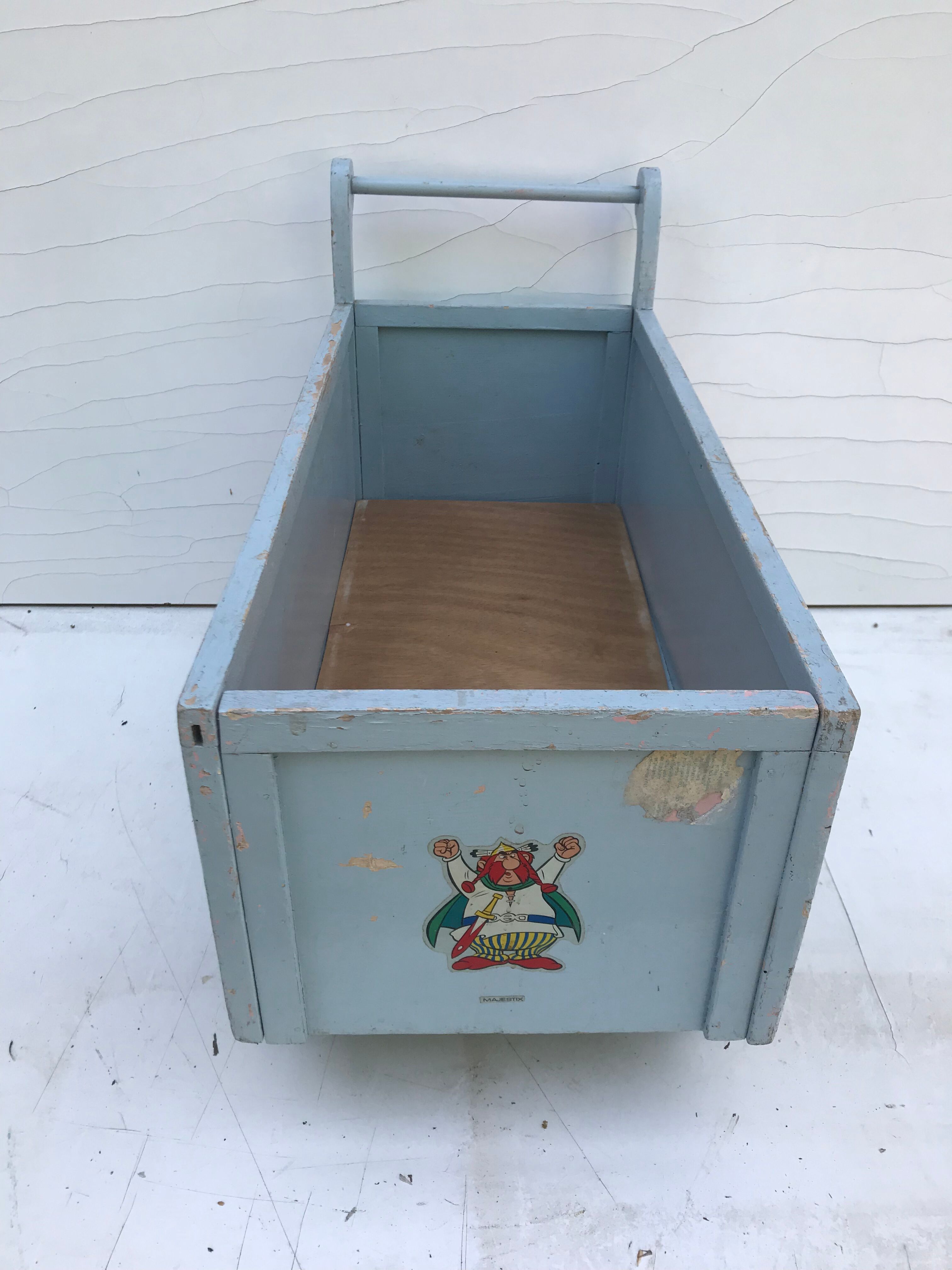 Ancien chariot à jouets en bois