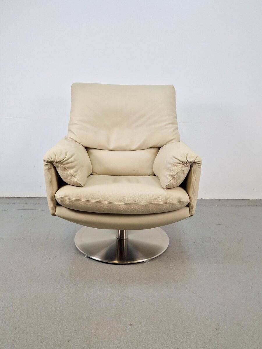 Fauteuil Cece pivotant en cuir de Leolux
